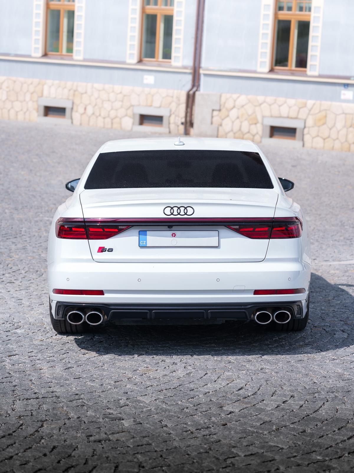 Audi S8 - fotka 2