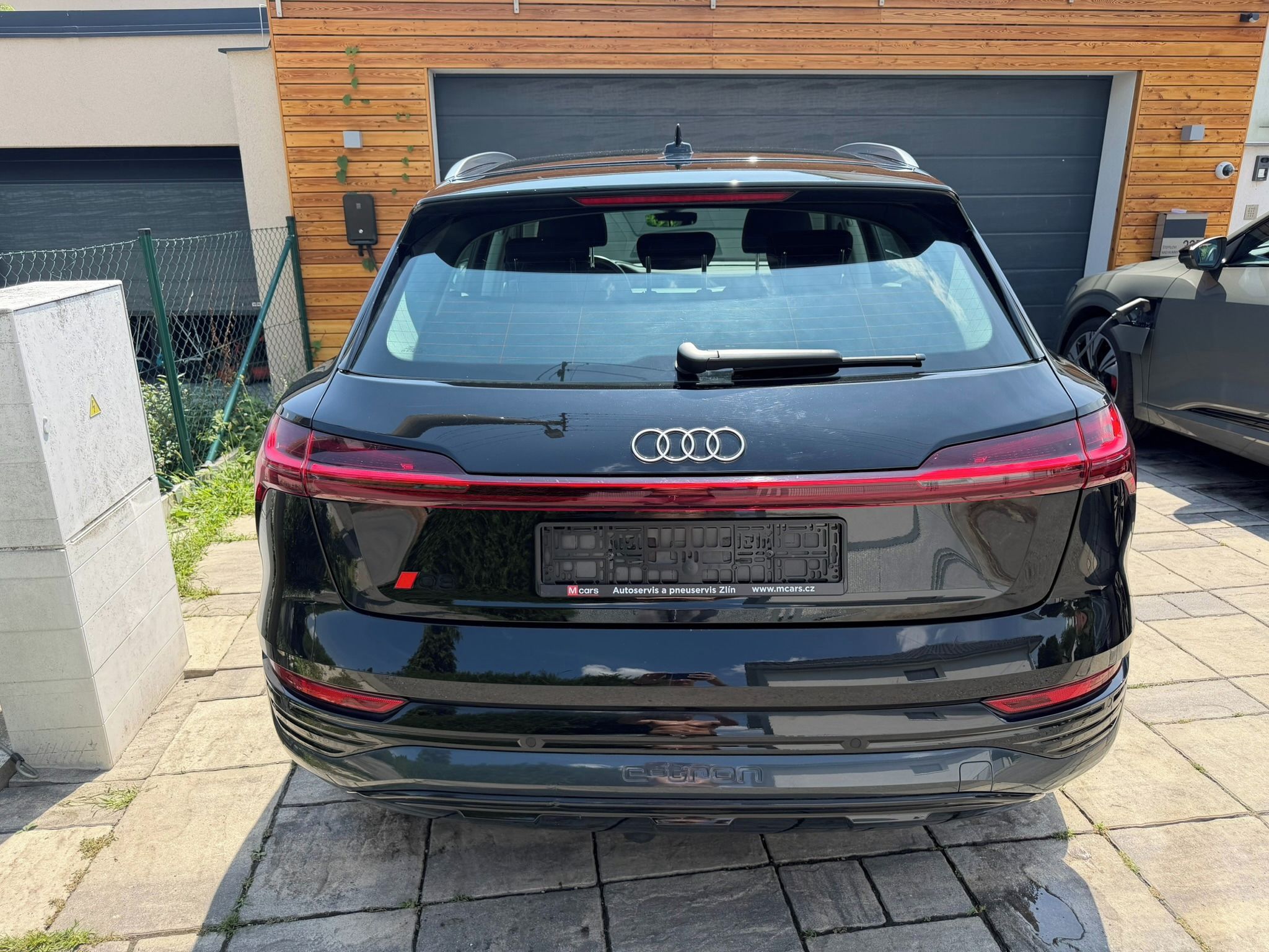 Audi Q8 e-tron, 50,asitenti,kamery okolí,kessy - fotka 4