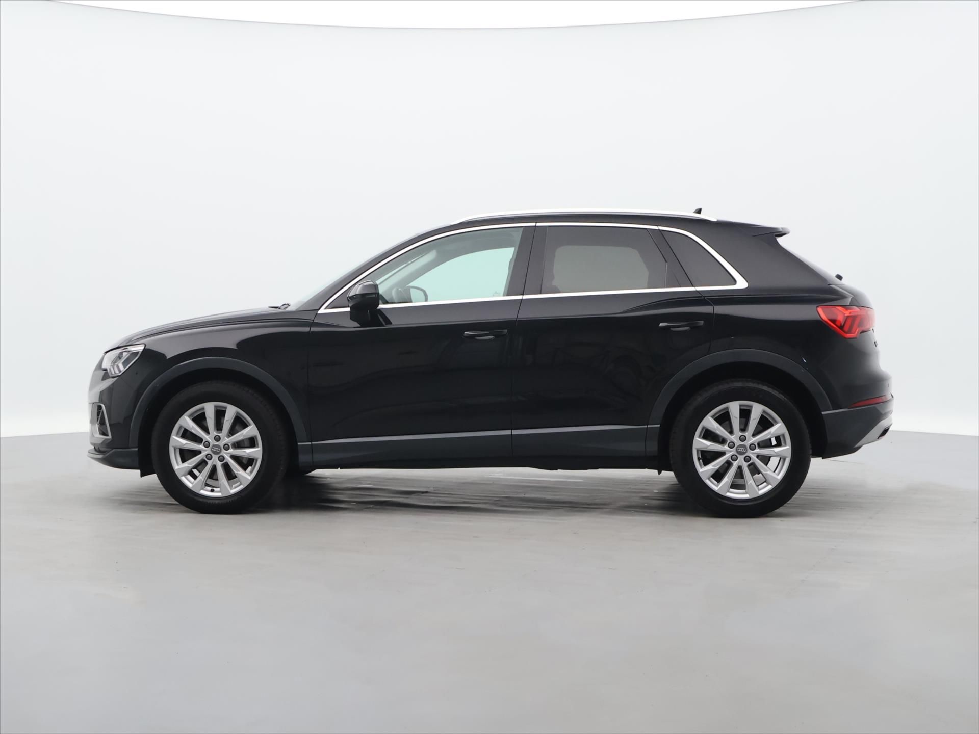 Audi Q3, 2,0 40TFSI 140kW Virtual 1.Maj - fotka 4