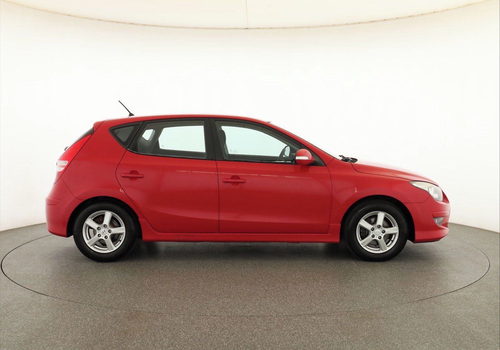 Hyundai i30, 1.6 CRDi, Tažné, Klima - fotka 6