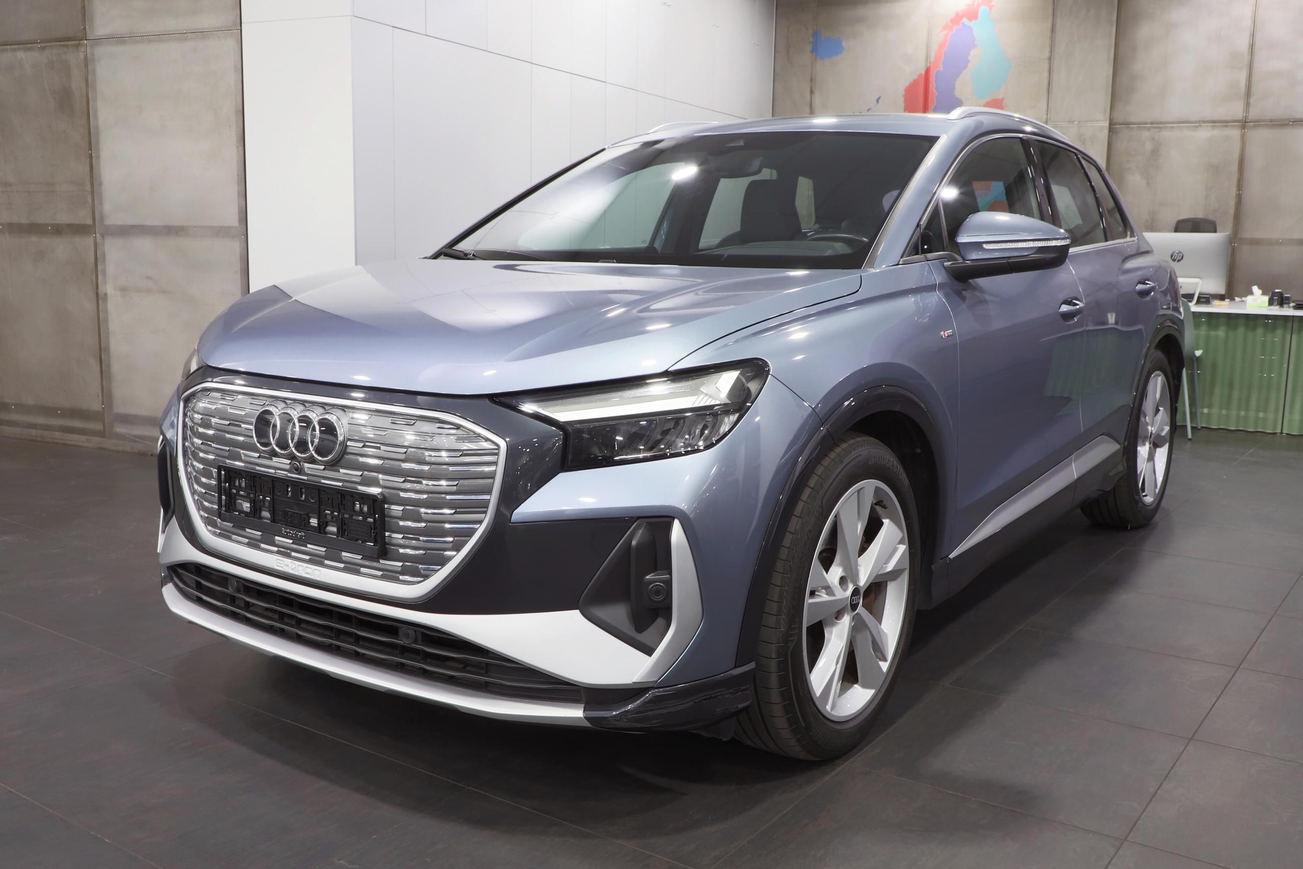 Audi Q4 e-tron, 220kW 4x4 S-line / ALU 20'' - fotka 2