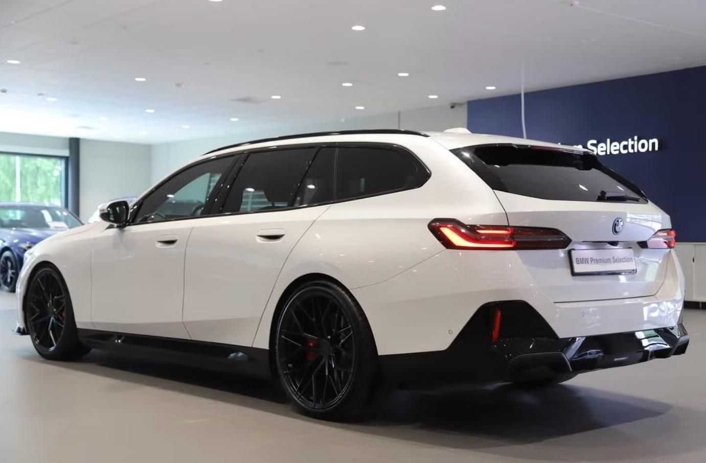 BMW i5, eDrive40 Touring M Kam Pano. - fotka 5