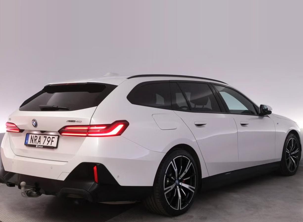 BMW i5, xDrive40 Touring M SoH 98% Kam - fotka 4