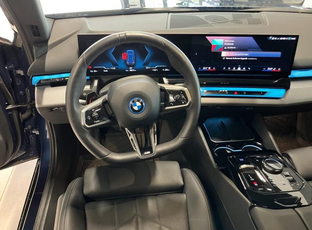 BMW i5, eDrive40 Touring M Ambient Taž - fotka 2