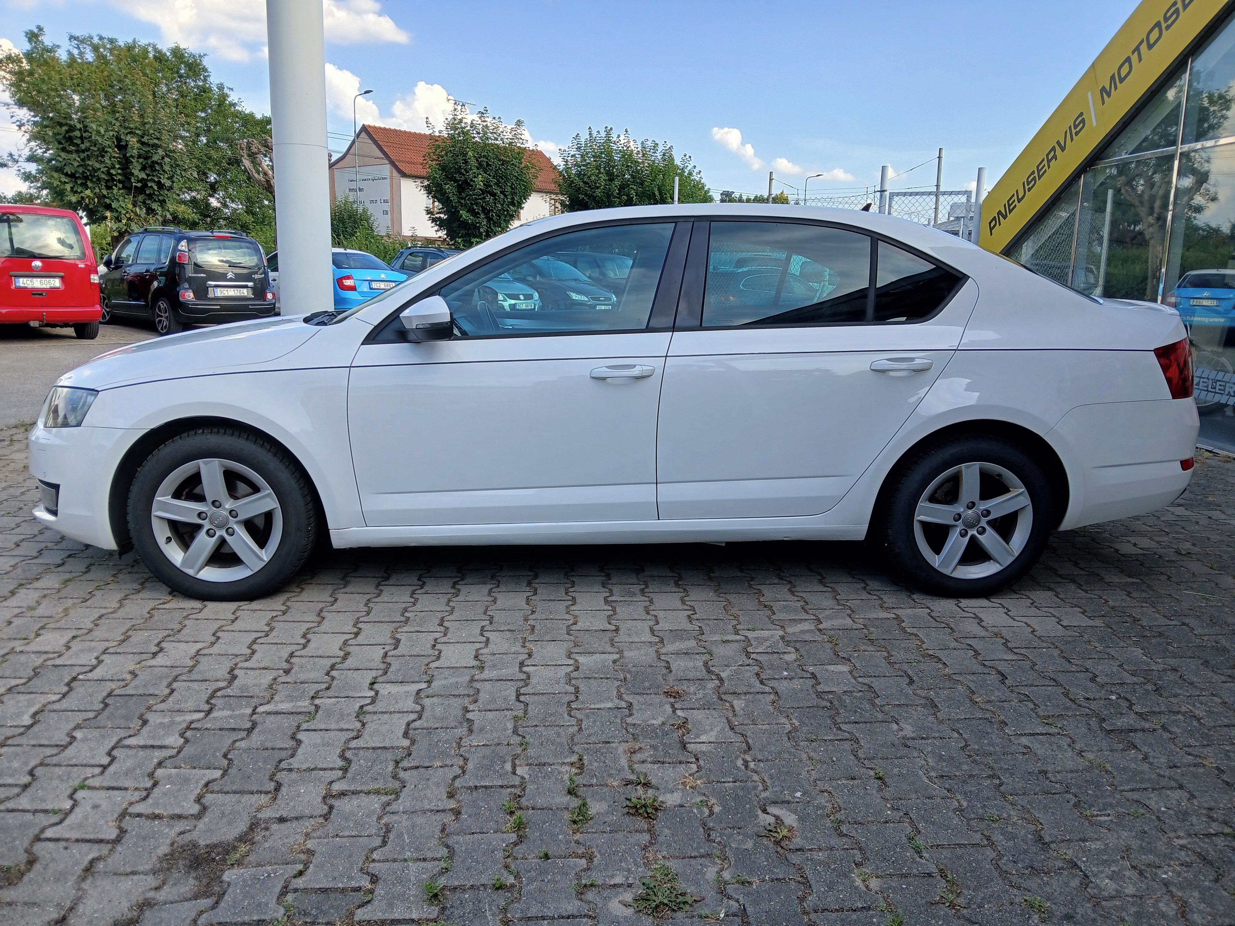 Škoda Octavia, 1.2TSI Elegance, 77kW, CZ - fotka 2