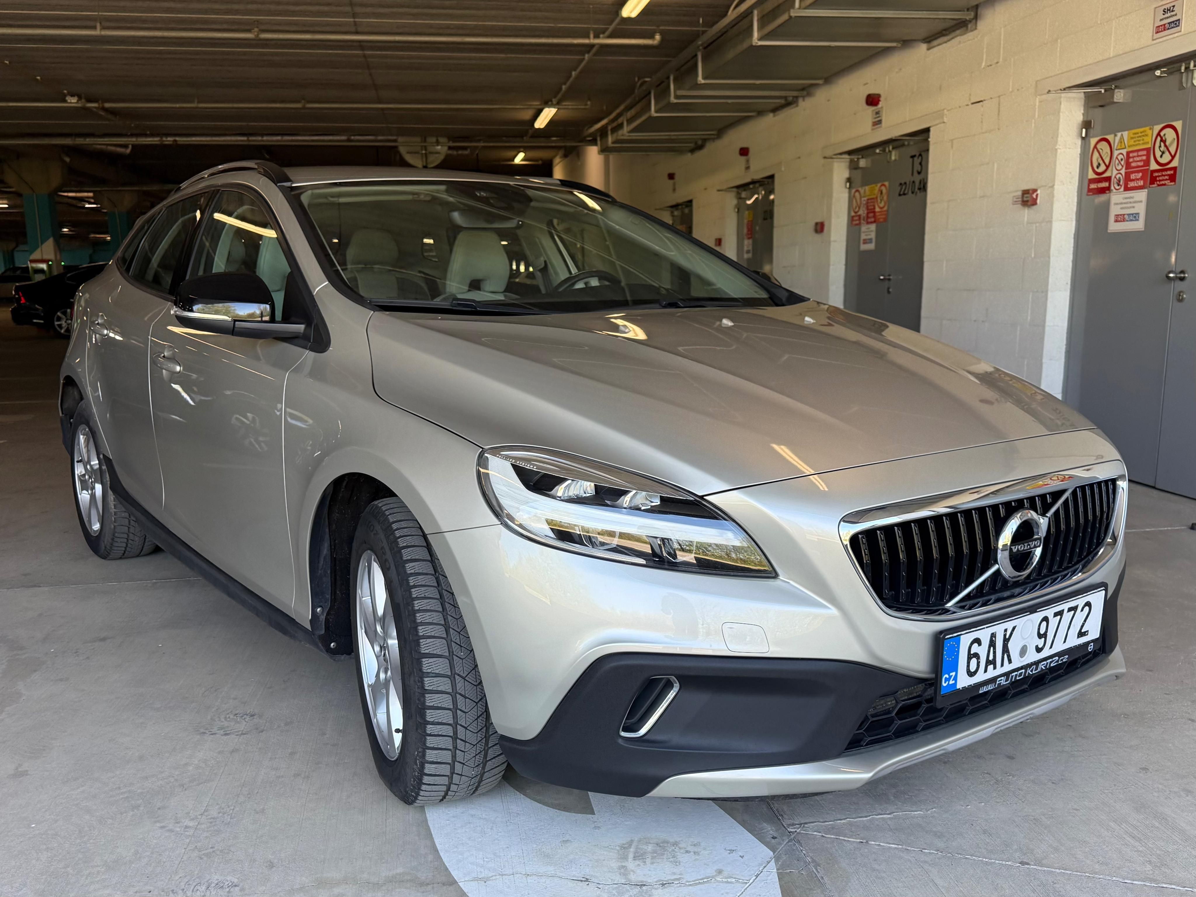 Volvo V40, Volvo V40 Cross Country T4 AWD