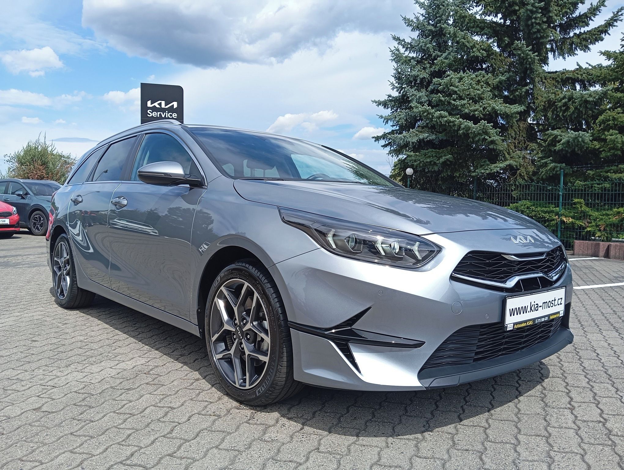 Kia Cee´d SW, 1.5 T-GDi 7DCT TOP + Business - fotka 2