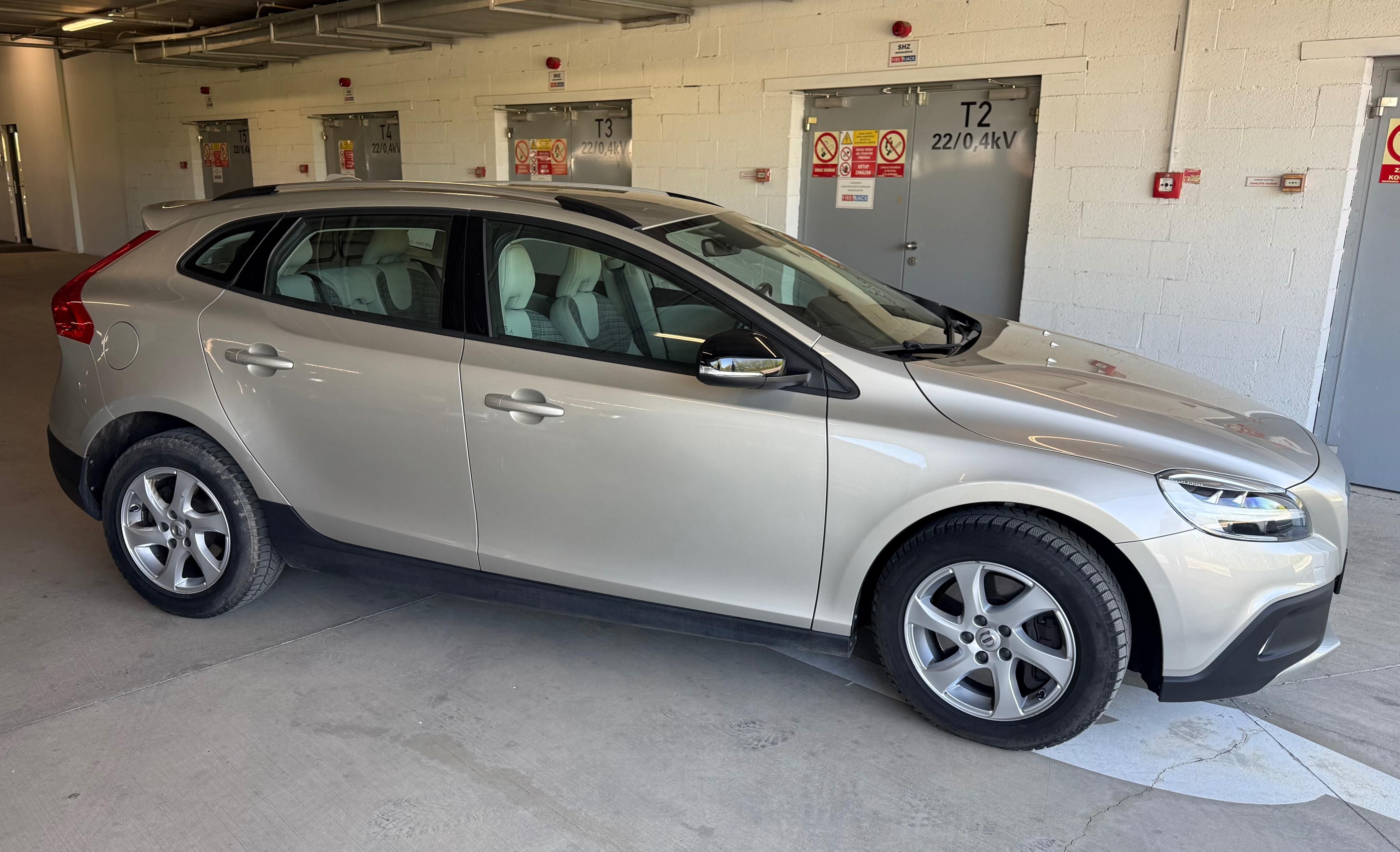 Volvo V40, Volvo V40 Cross Country T4 AWD - fotka 4