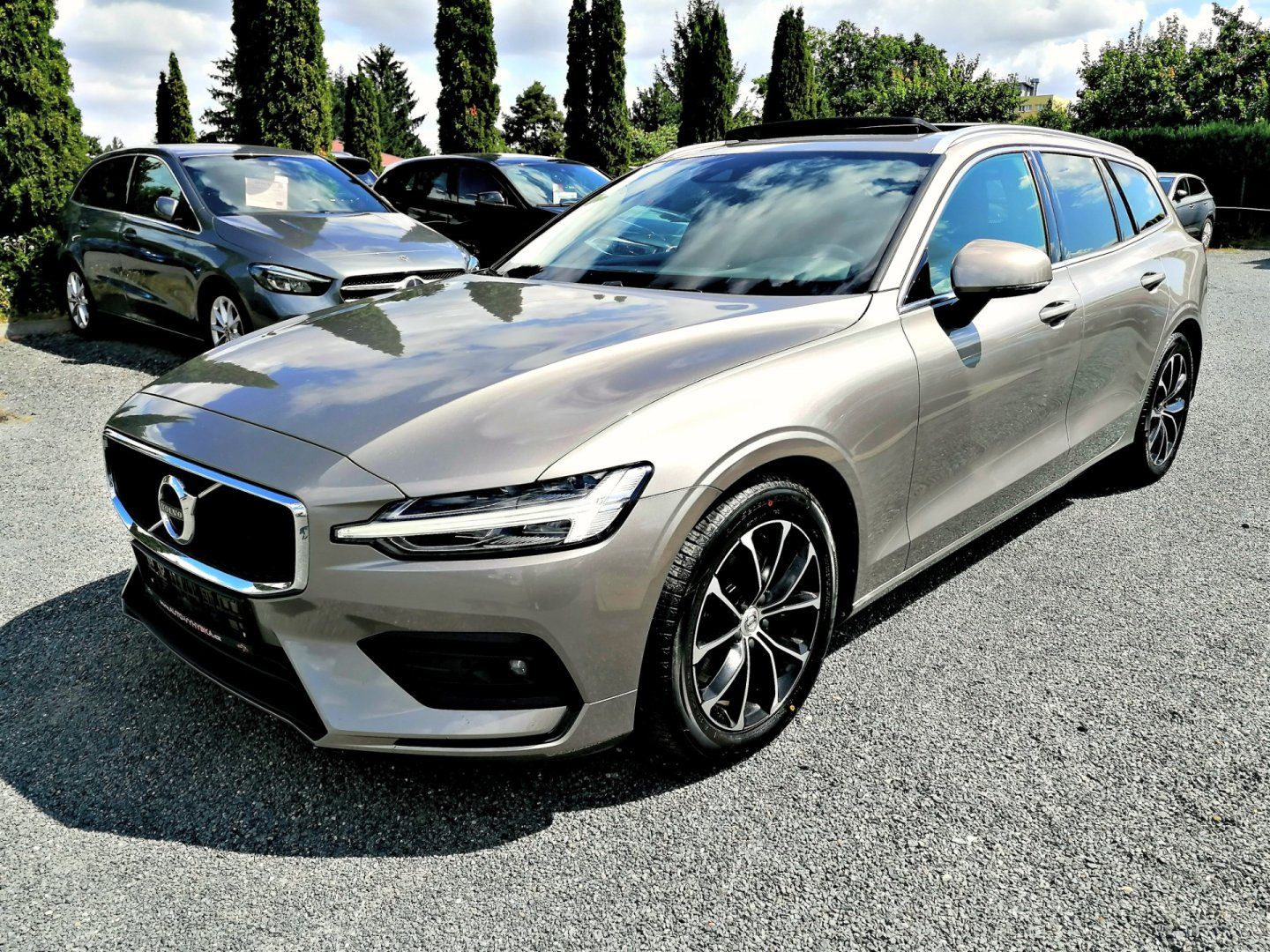 Volvo V60, 2.0 B3 MHEV A/T 120kW - fotka 2