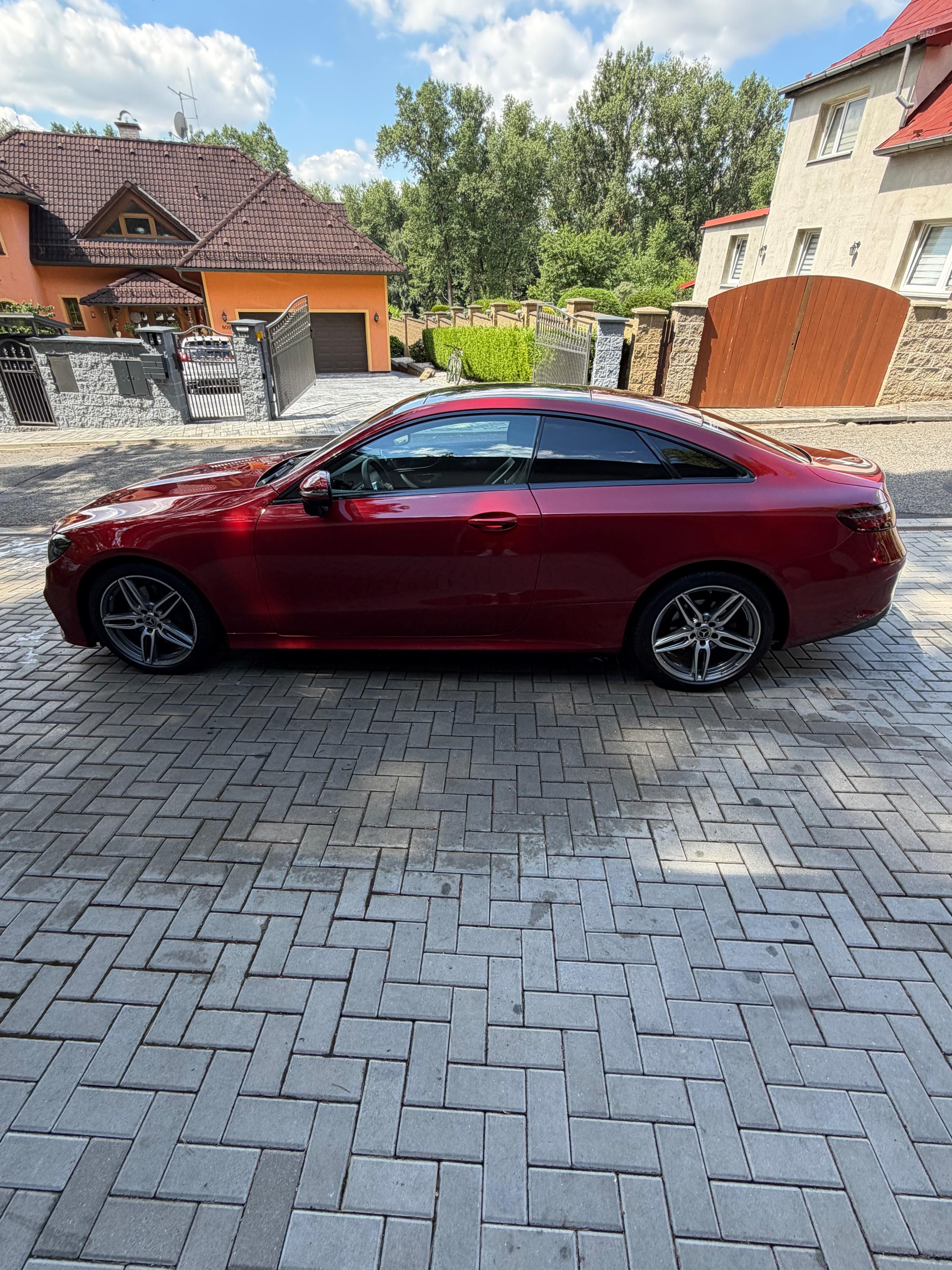 Mercedes-Benz Třídy E, Mercedes E300D coupe - fotka 6