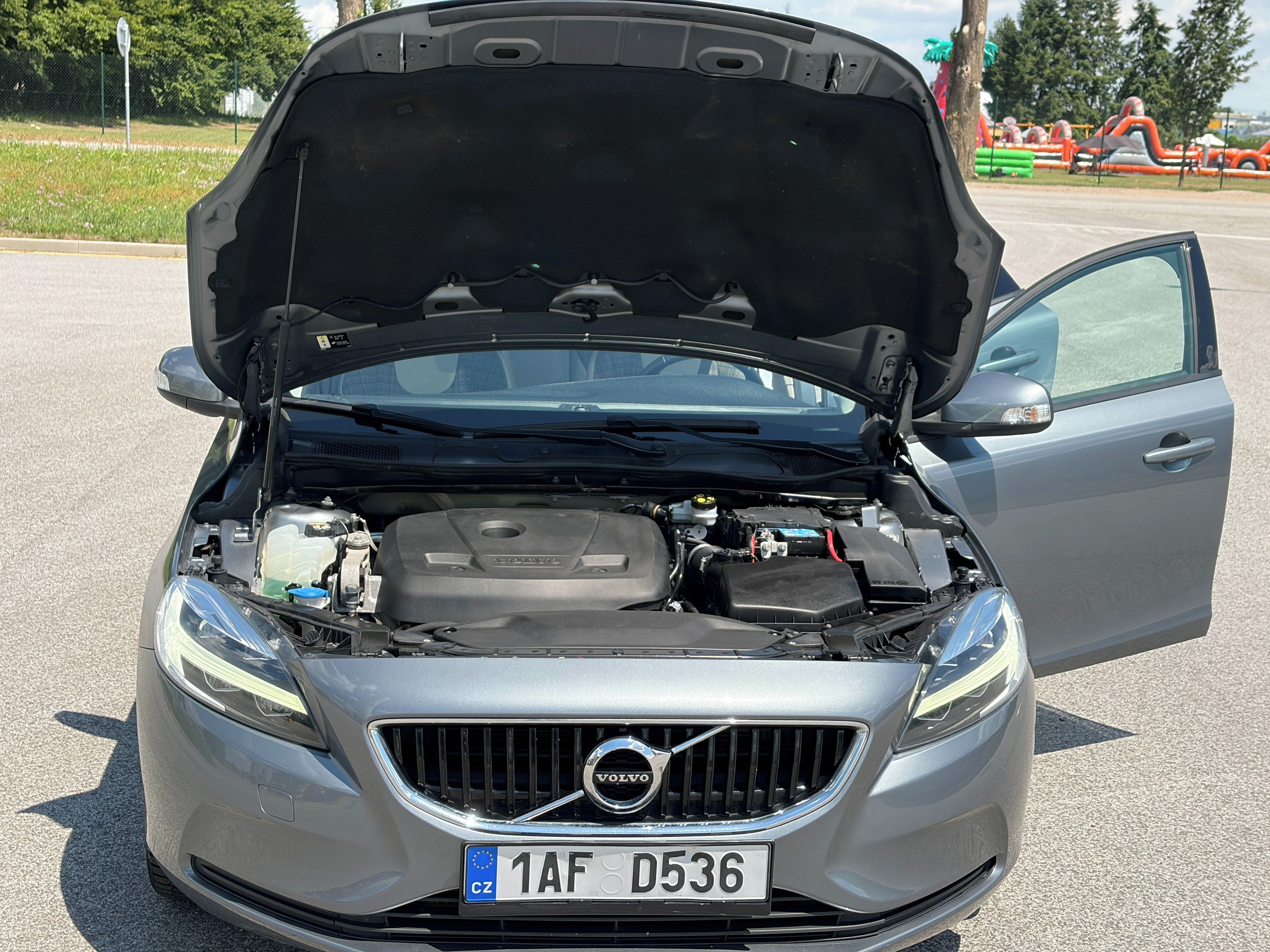 Volvo V40 - fotka 4