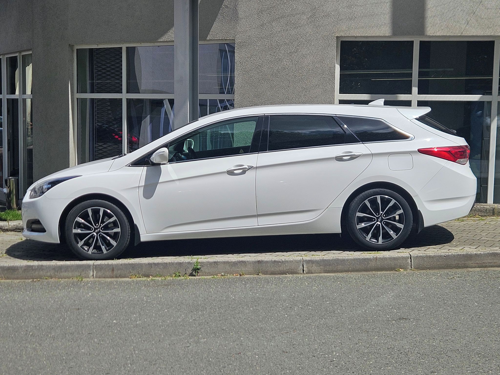 Hyundai i40, 1.6 CRDi Succes Winter, 1.maj. - fotka 2