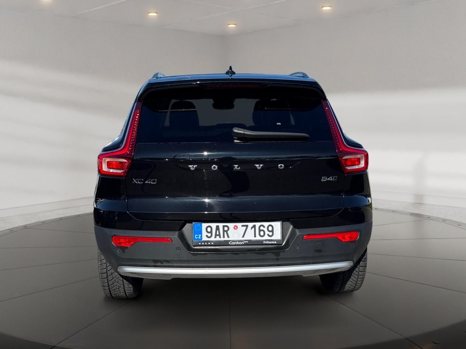 Volvo XC40, ULTIMATE BRIGHT B4 P 145kW AWD - fotka 5