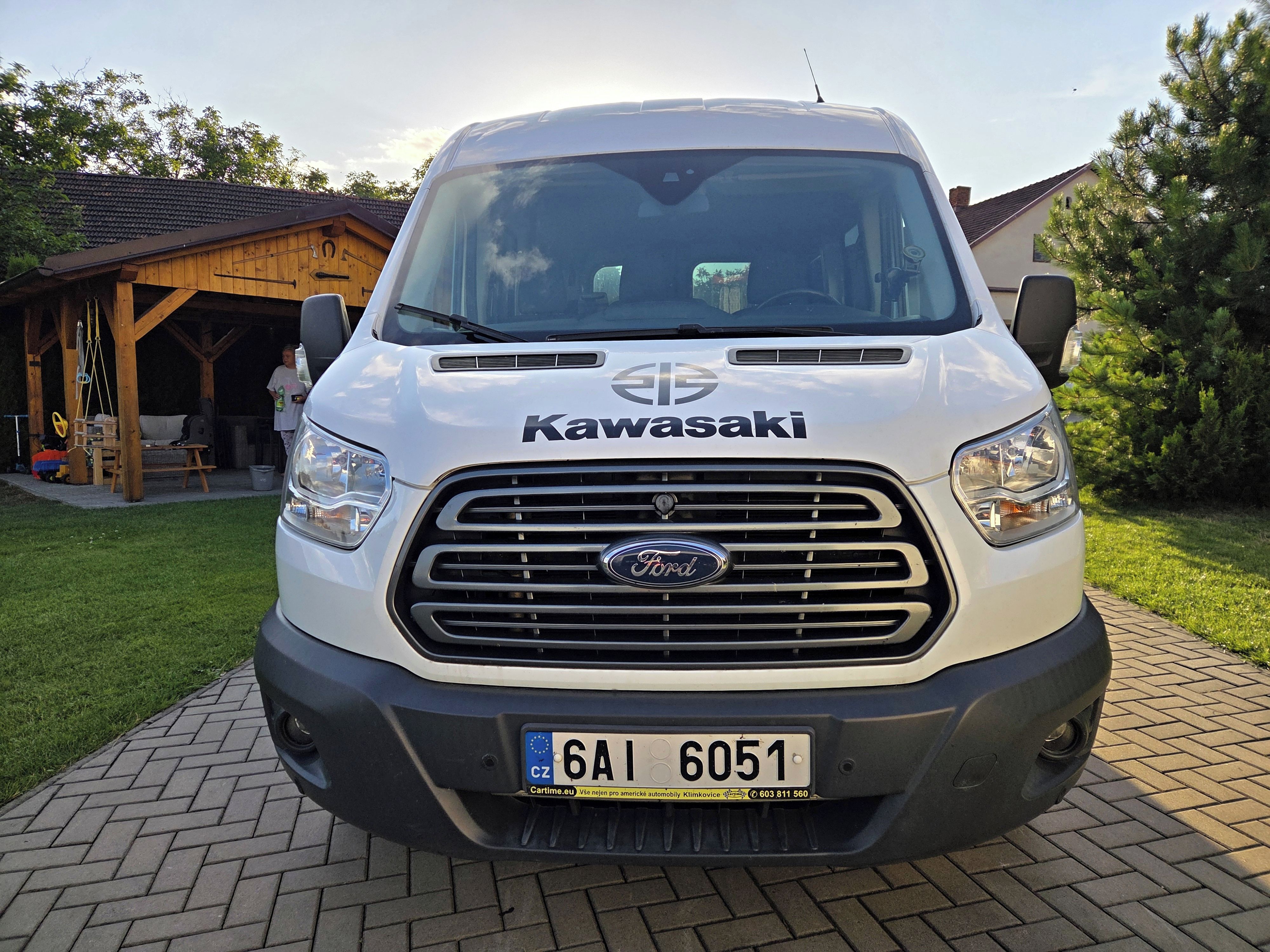 Ford Transit, 9 míst k sezení - fotka 2