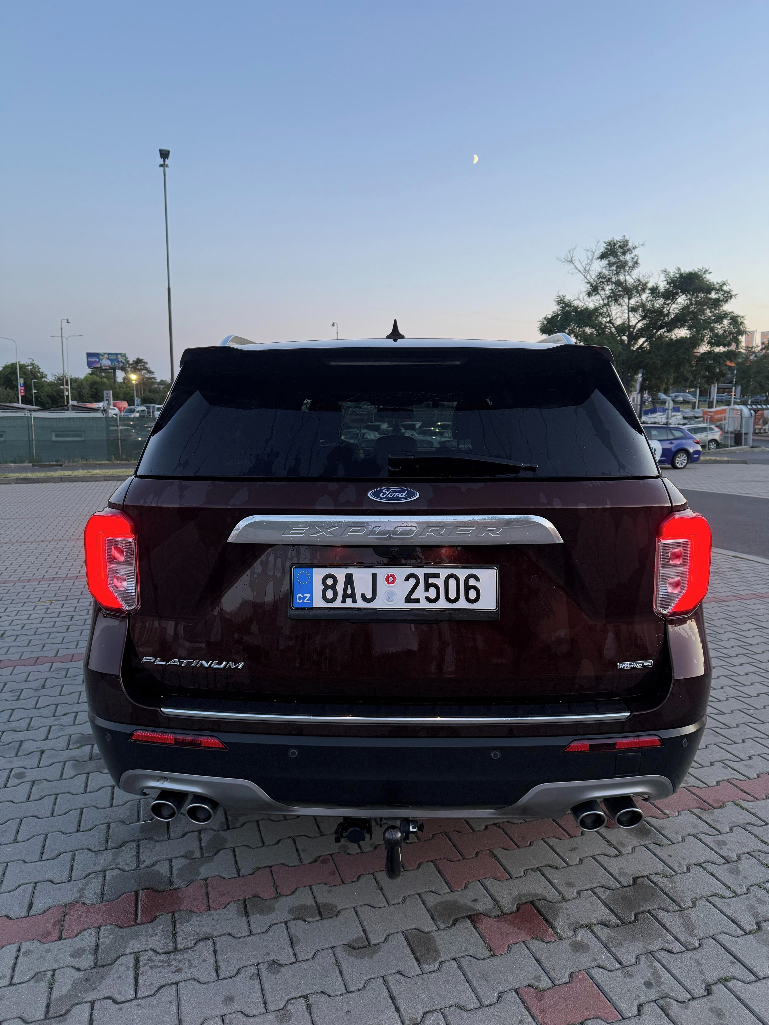 Ford Explorer, 3.0 V6 Hybrid 336KW 4x4 SUV - fotka 5