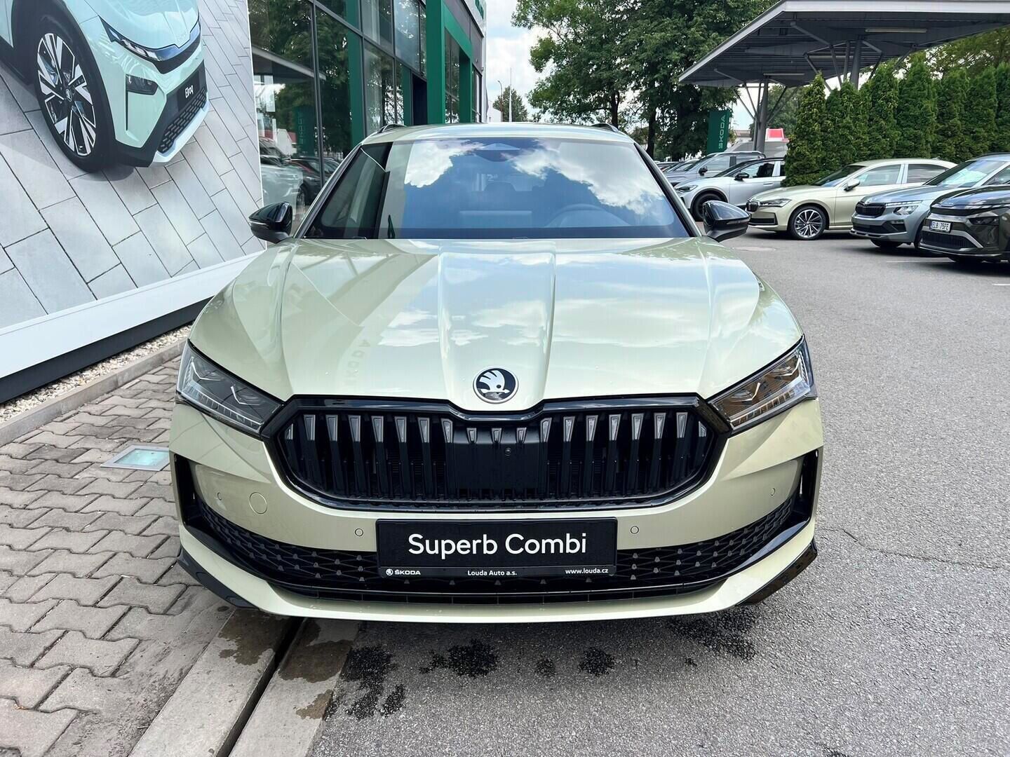 Škoda Superb, Combi Sportline 2,0 TSI 4x4 19 - fotka 2