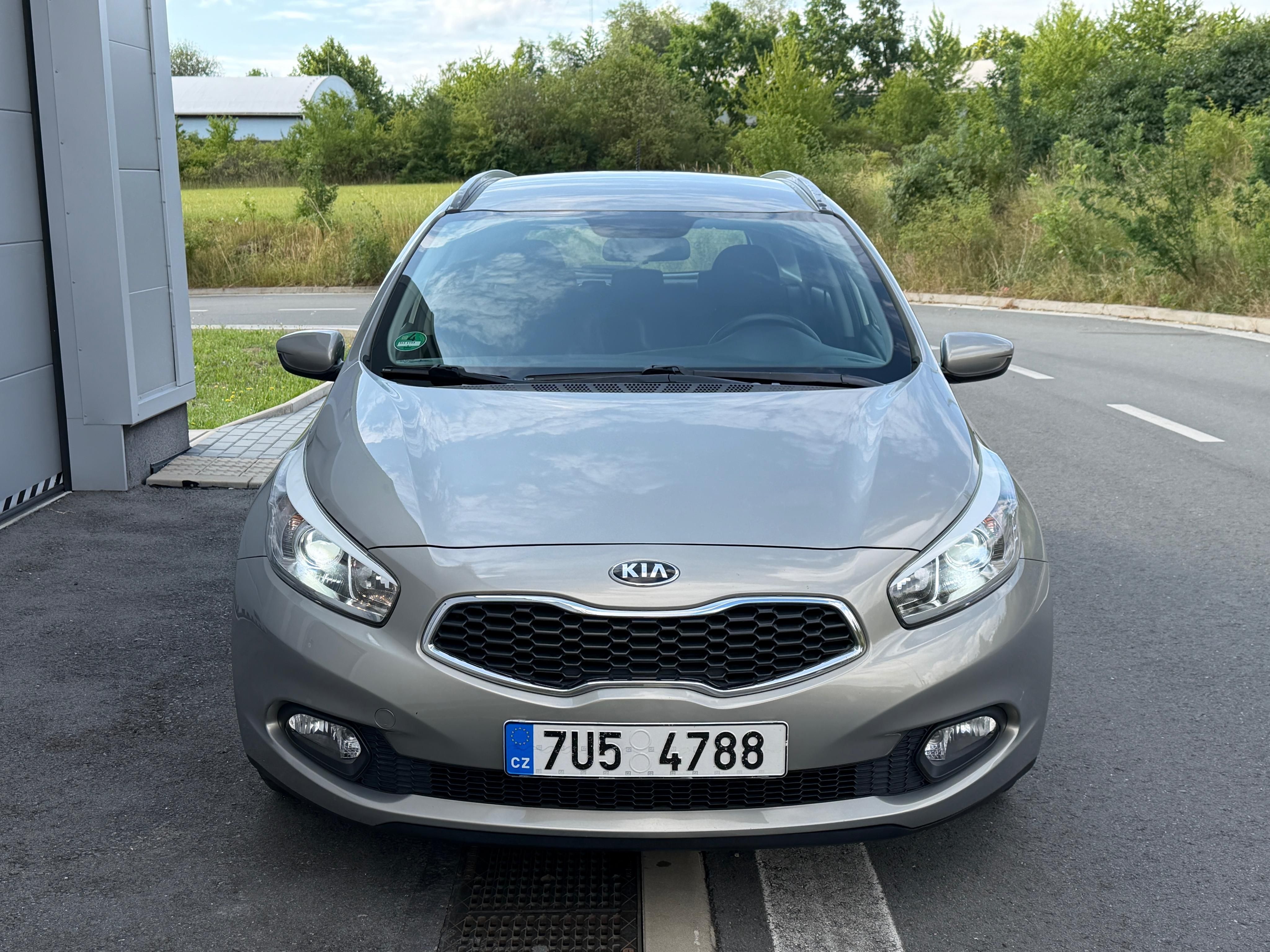 Kia Cee´d, KIA CEE'D, 1.6 GDi, 99 kw - fotka 2