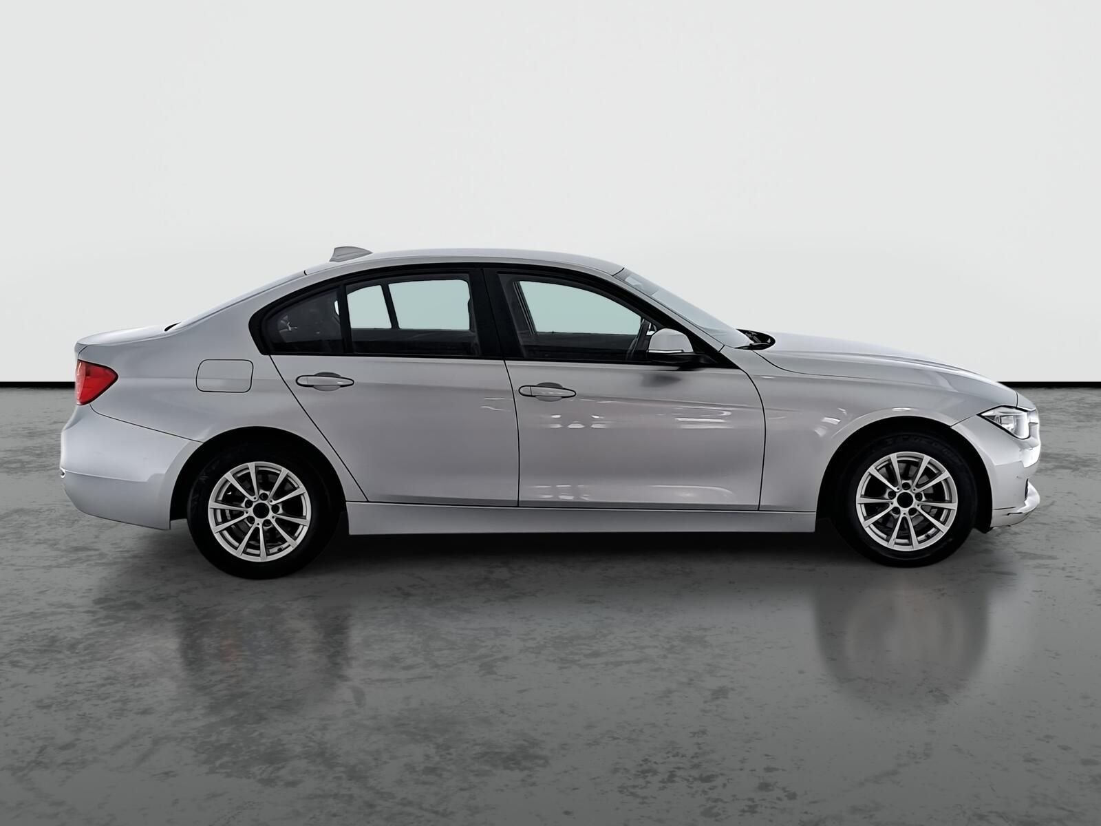 BMW Řada 3, 316 d, Xenony - fotka 6