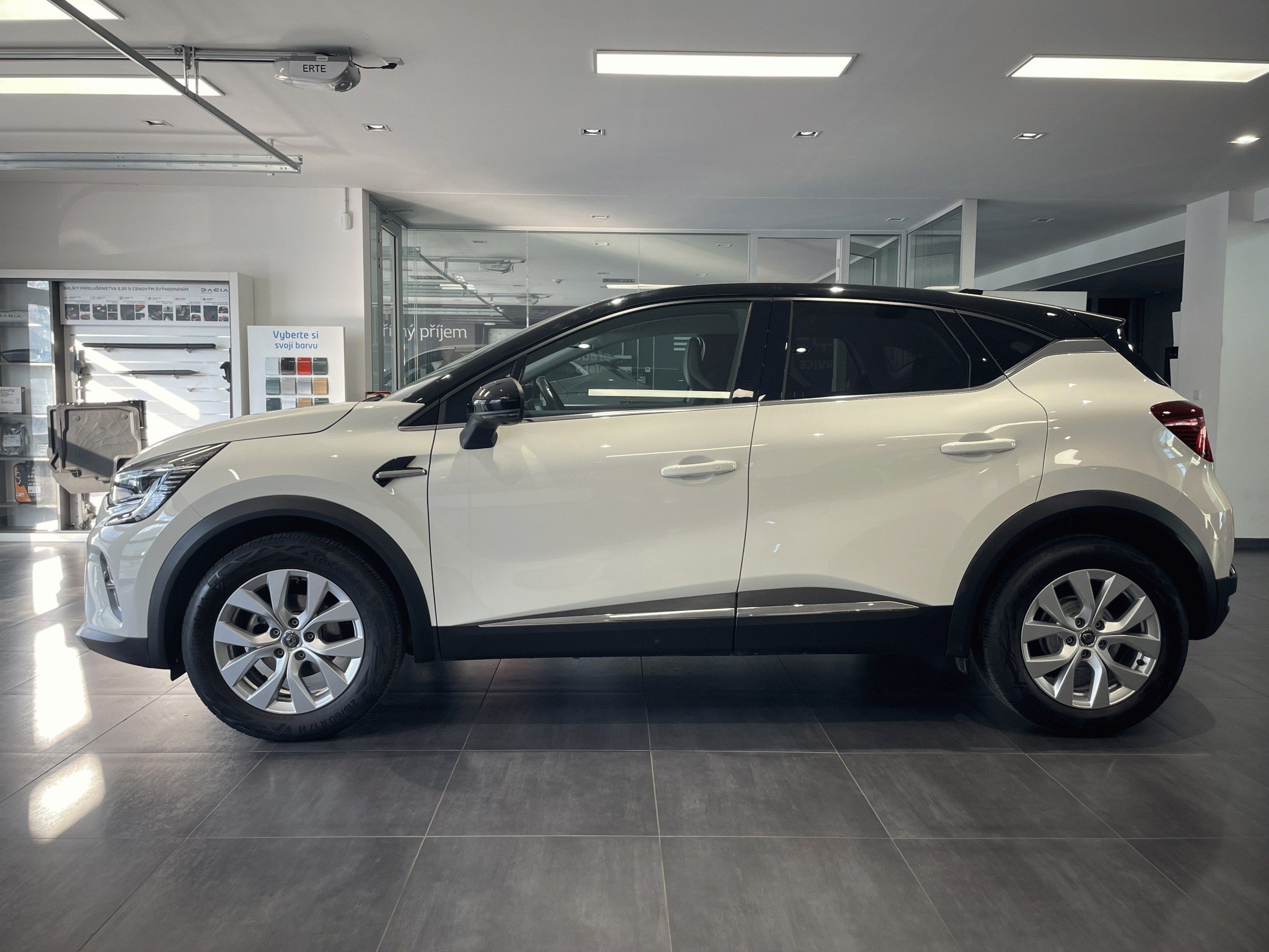 Renault Captur, INTENS 1,3TCe 130k - fotka 2