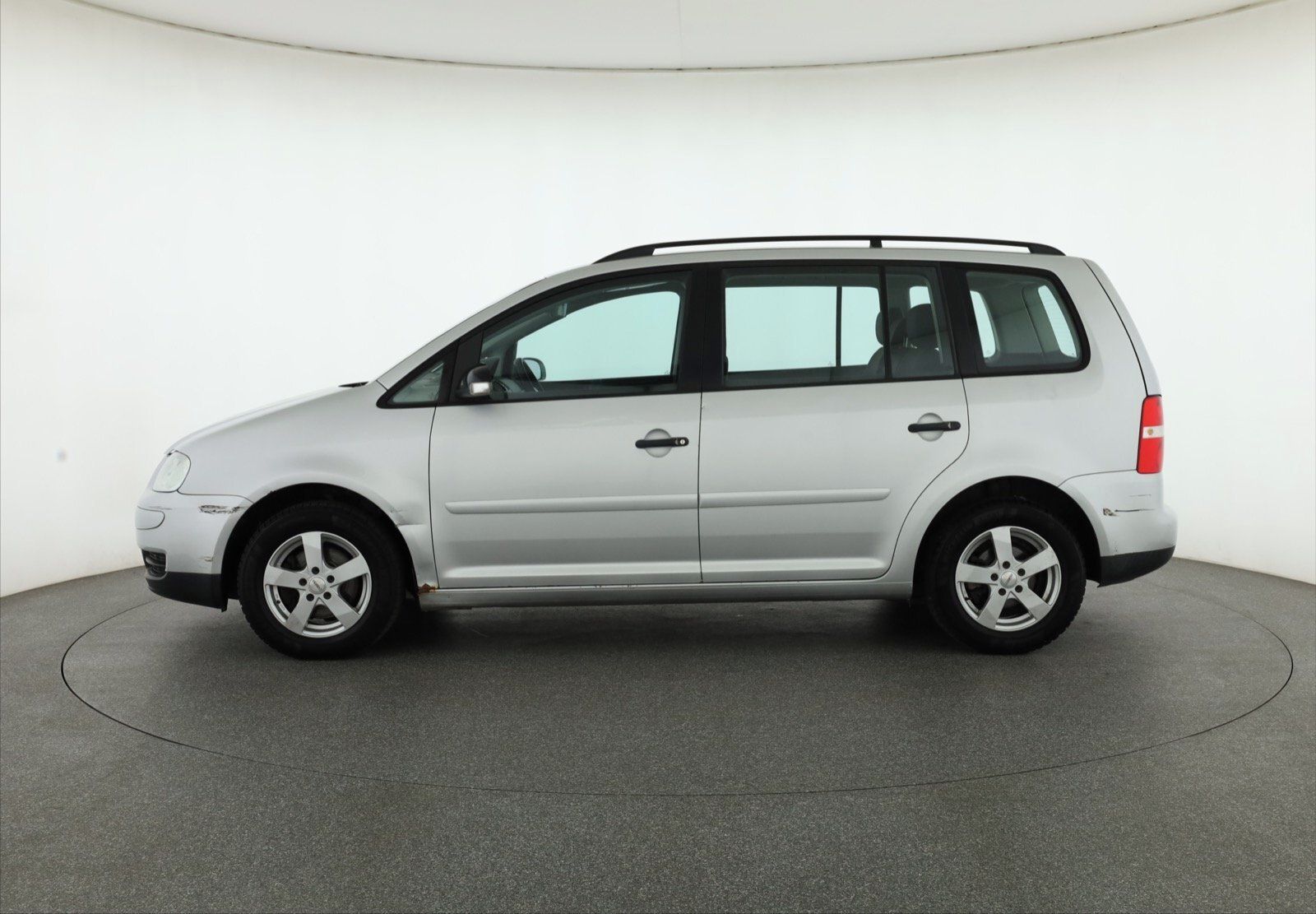 Volkswagen Touran, 1.6 FSI, Trendline, Tažné - fotka 3