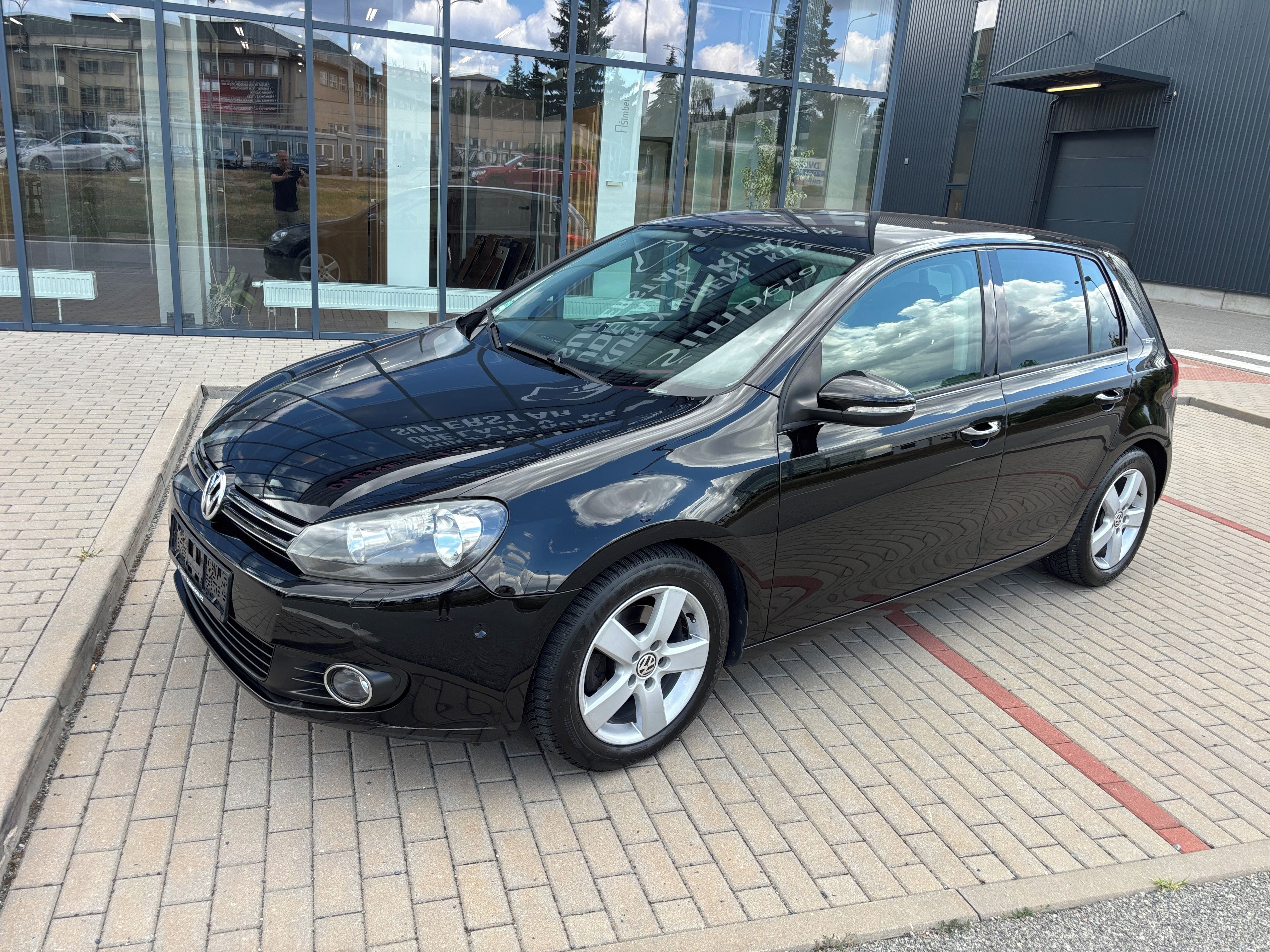 Volkswagen Golf, 6 1.2 TSi 77kW - fotka 2