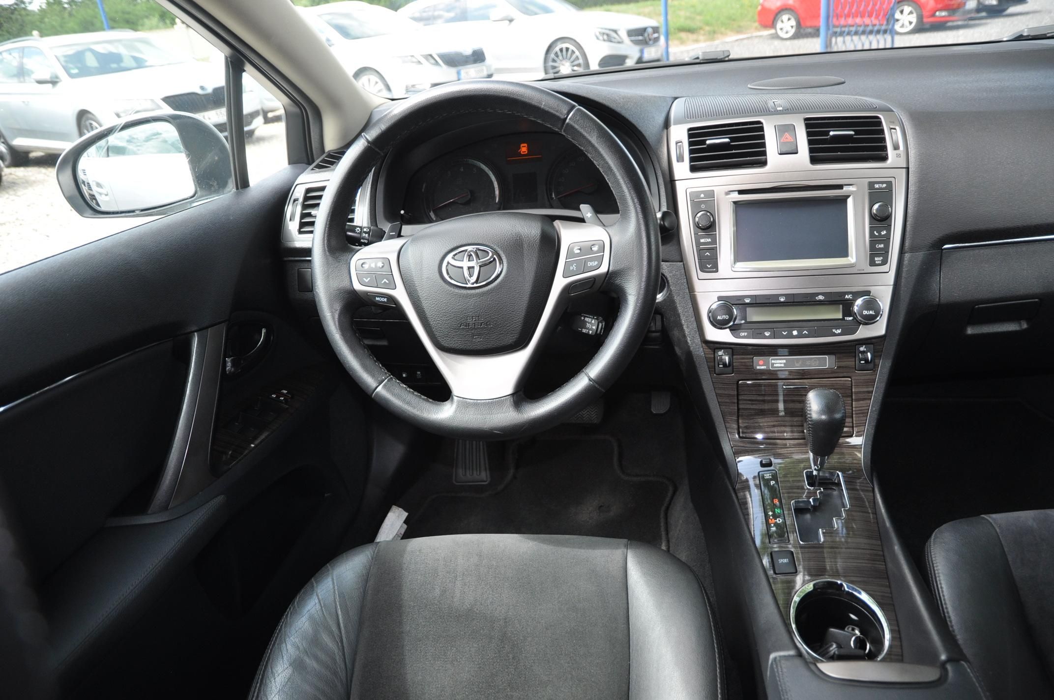 Toyota Avensis, 1.8 Valvematic A/T Kůže - fotka 5