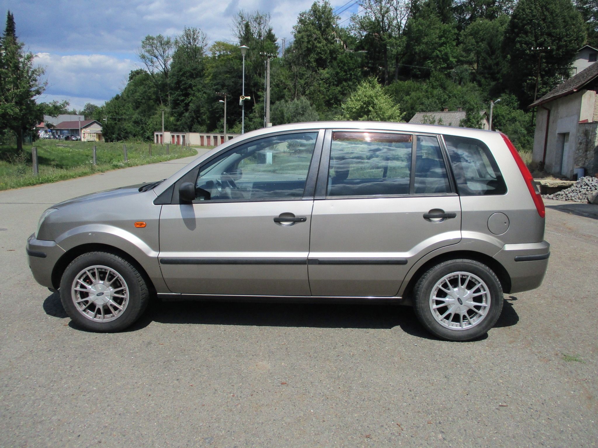 Ford Fusion, 1.4 TDCi - Tažné zařízení - fotka 2