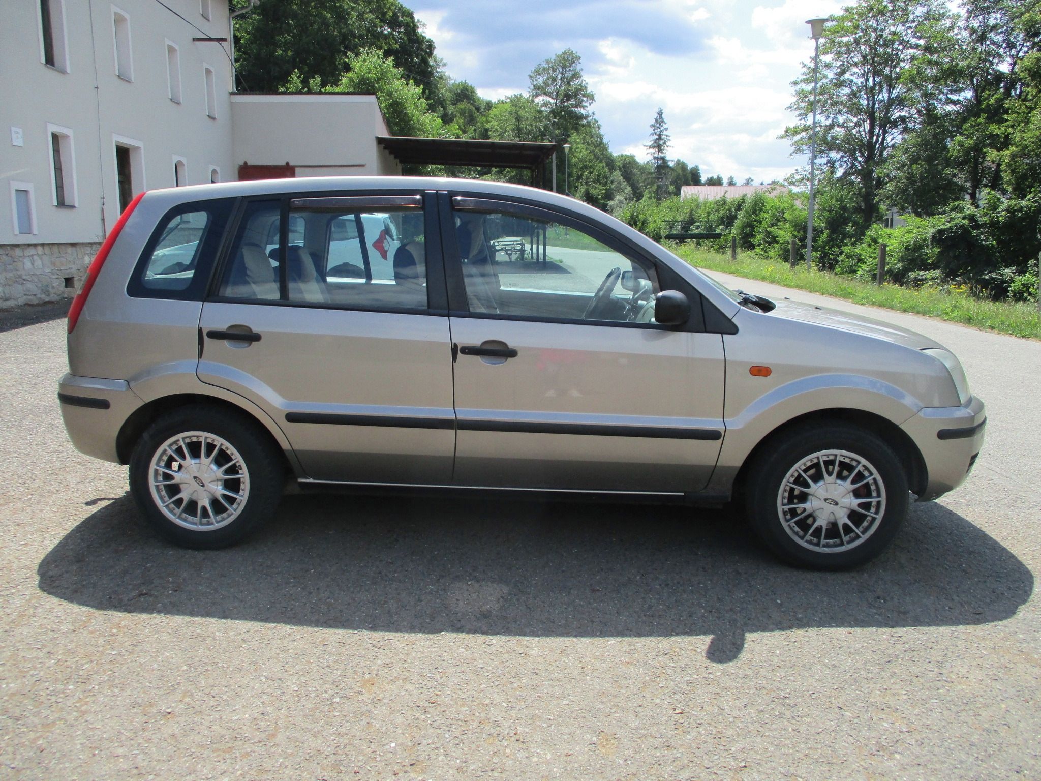 Ford Fusion, 1.4 TDCi - Tažné zařízení - fotka 6