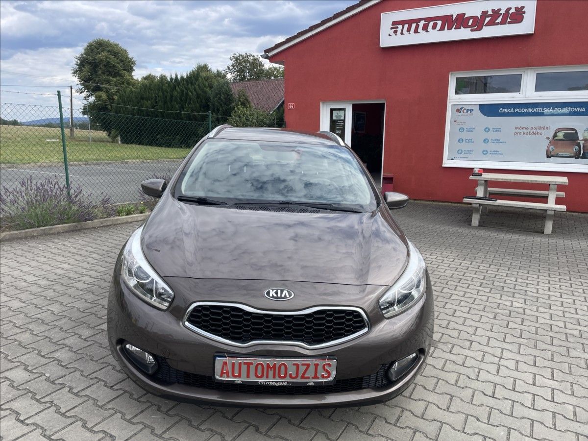 Kia Cee´d, 1,4 16V CVVT ČR 1.MAJITEL 1040 - fotka 2