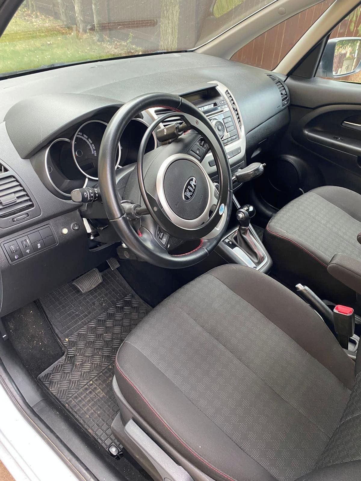 Kia Venga, Kia Venga s ručním řízením - fotka 5