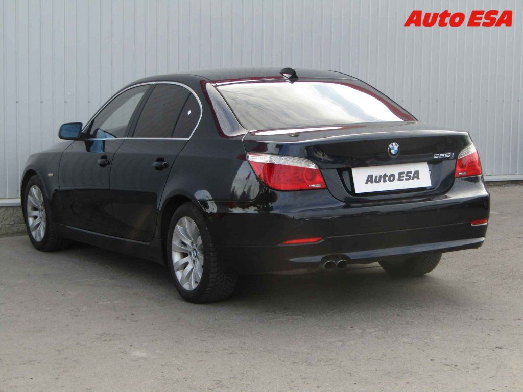 BMW Řada 5, 3.0 525i,navi - fotka 6