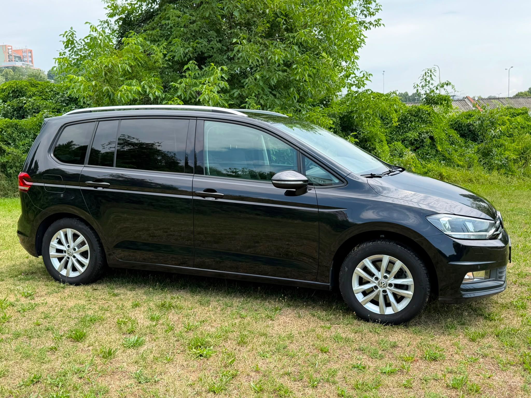 Volkswagen Touran, 1,4 TSI - TOP STAV A KM - fotka 2