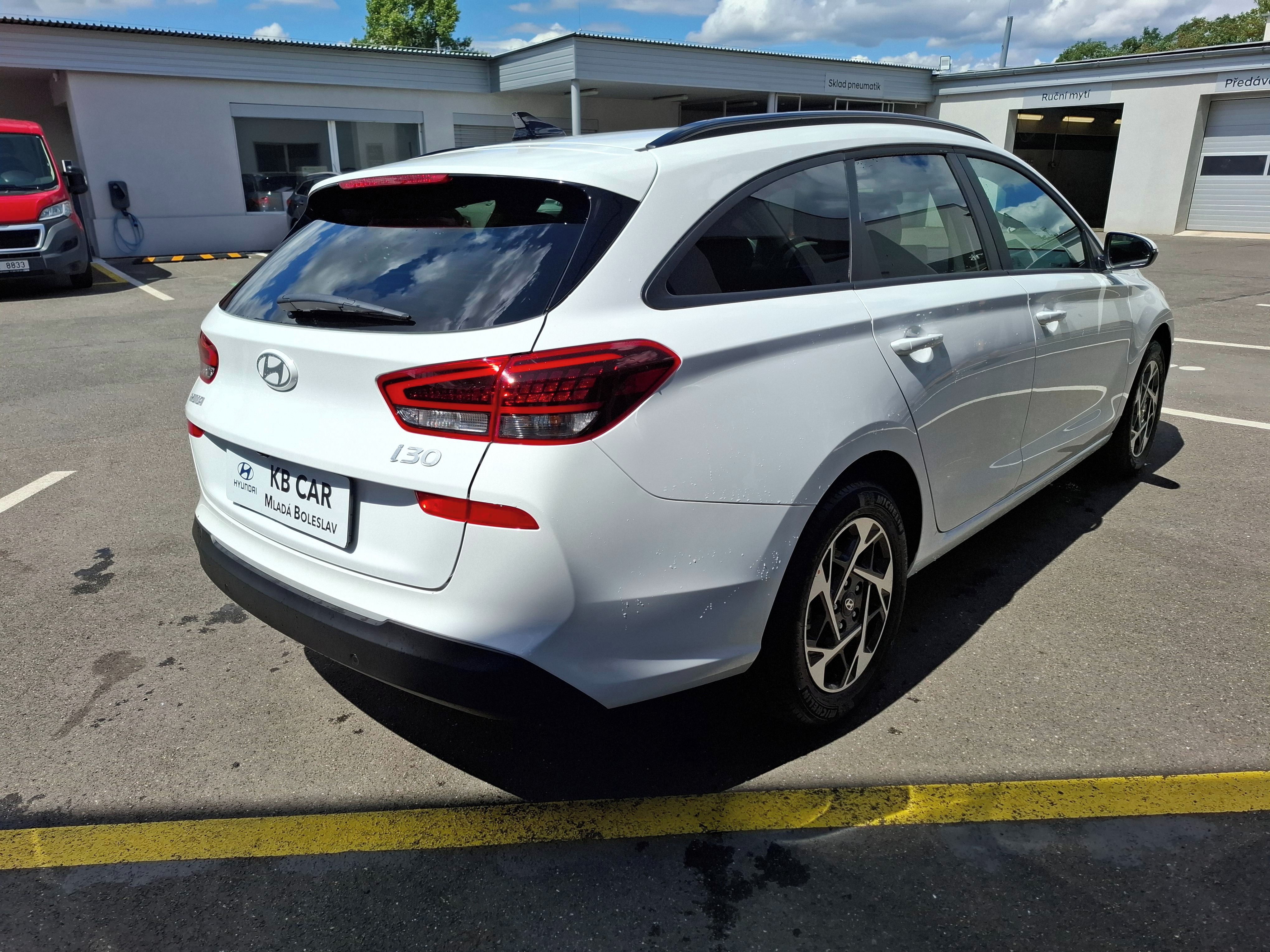 Hyundai i30, 1,0TGDI 85kW GO CZECH FWDT MT - fotka 3