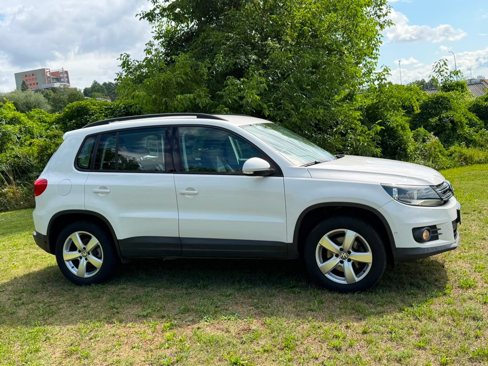 Volkswagen Tiguan, 1,4 TSI 90 KW- PARKPILOT - fotka 5