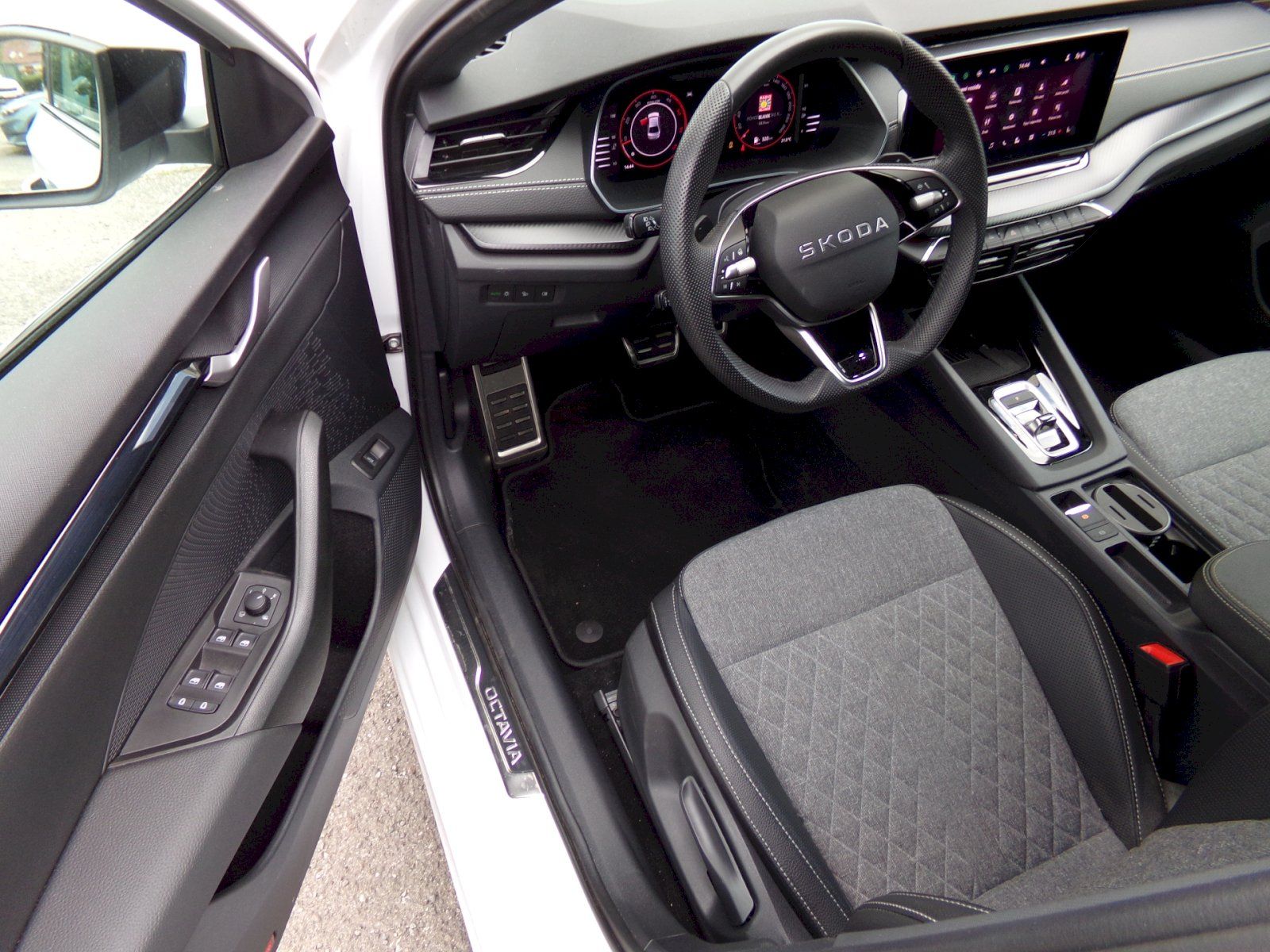 Škoda Octavia, Sport Line 2.0TDI/110kW A7F - fotka 6