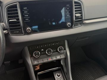 1.0 TSI, nízký nájezd, TOP