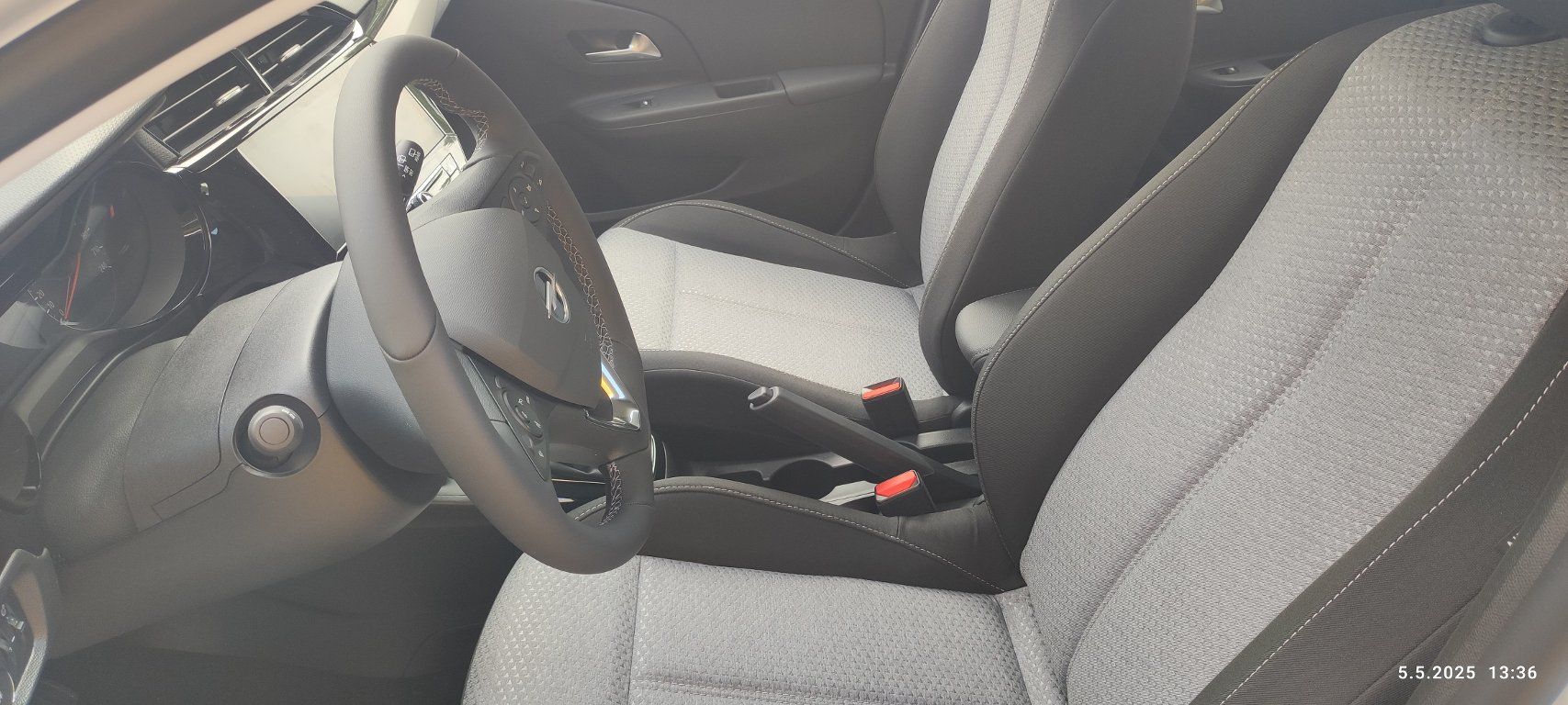 Opel Corsa, 1,2 TURBO 74kW EDITION MT6 - fotka 5