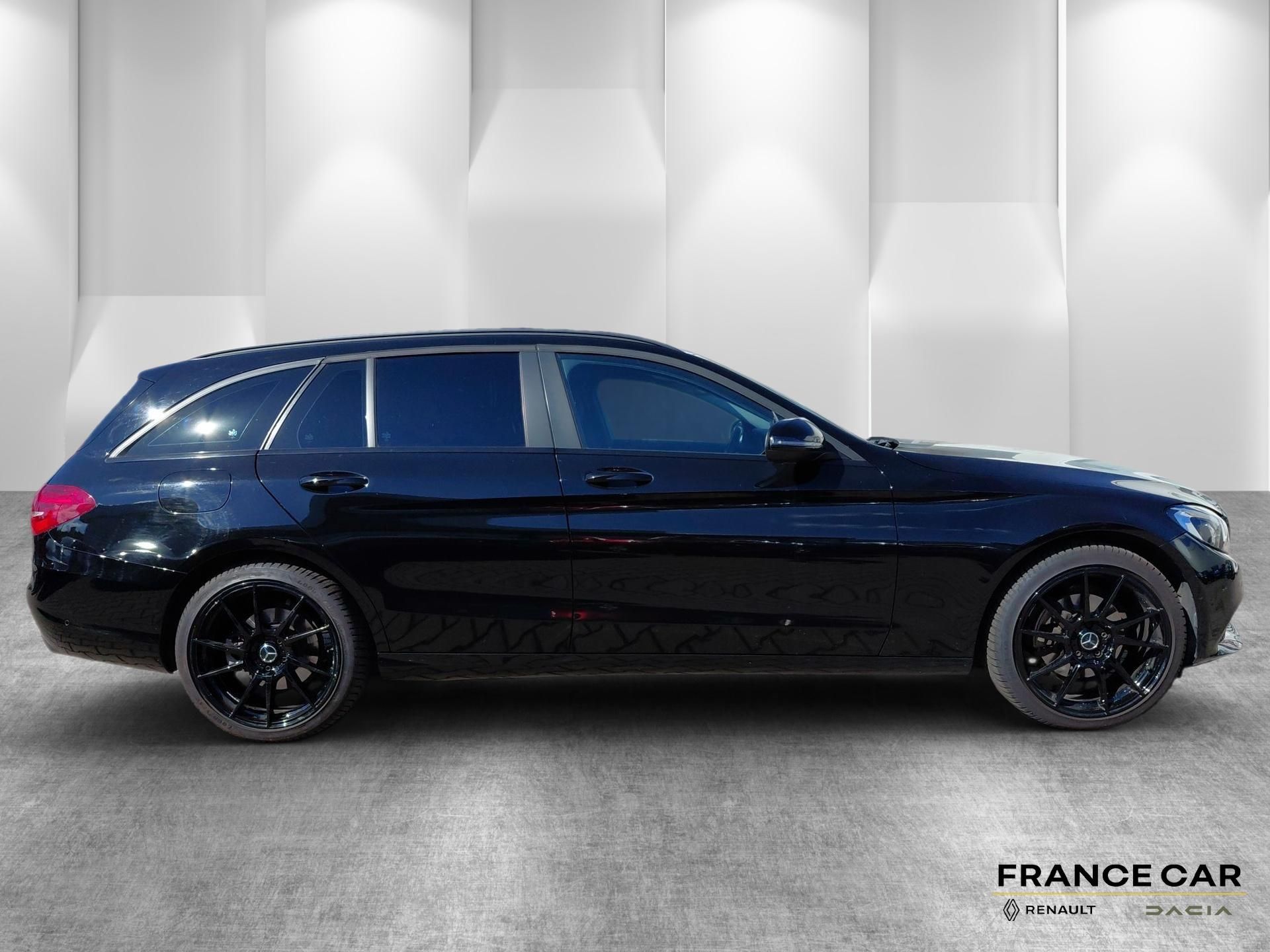 Mercedes-Benz Třídy C, 220 D 125 kW Black Edition - fotka 4