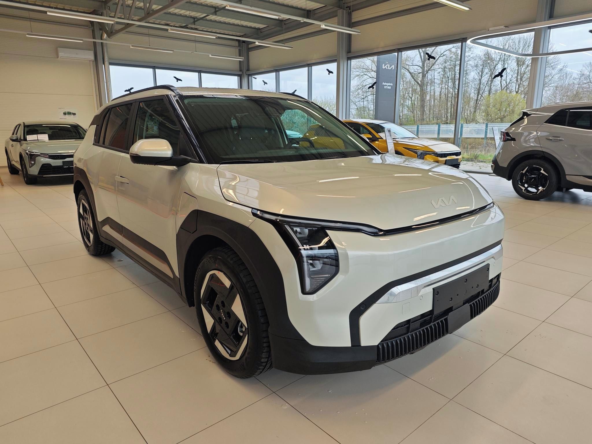 Kia EV3, EV3 4x2 EARTH 150 KW + 81,4 - fotka 3