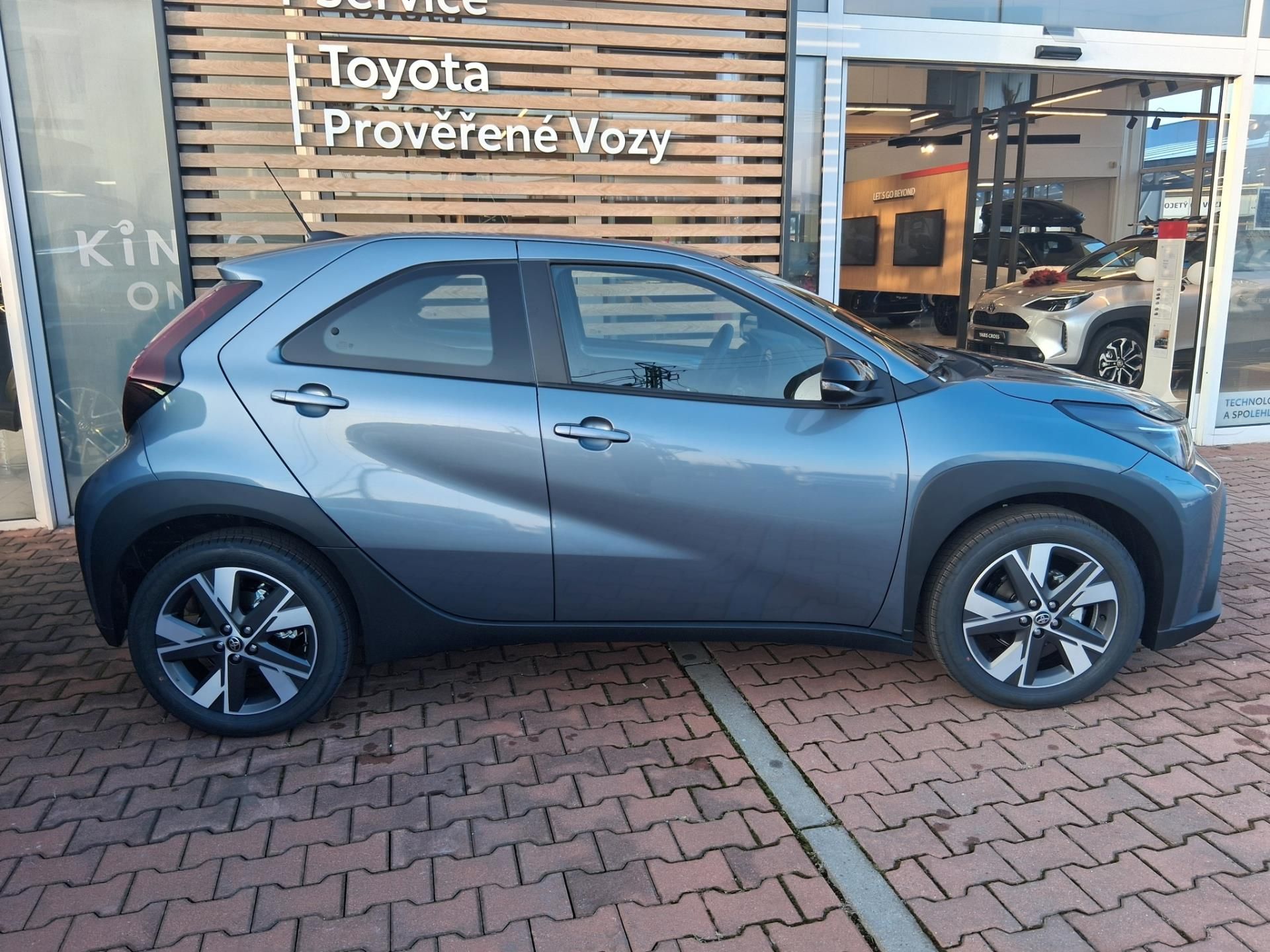 Toyota Aygo, 1,5 HEV 116K COMFORT - fotka 4