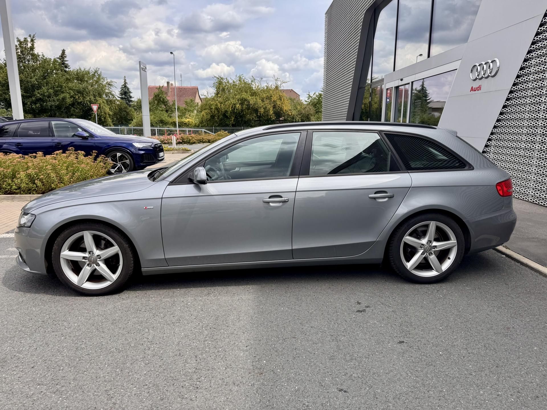 Audi A4 Avant, 2.0 TDI 3xS line Sportpaket!!! - fotka 5