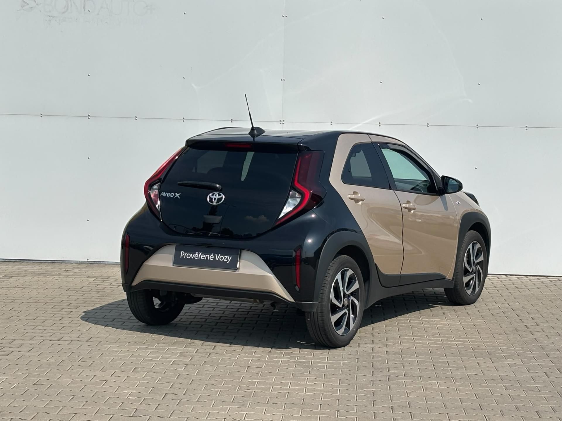 Toyota Aygo, 1.0 VVT-i X-play Style AT - fotka 2