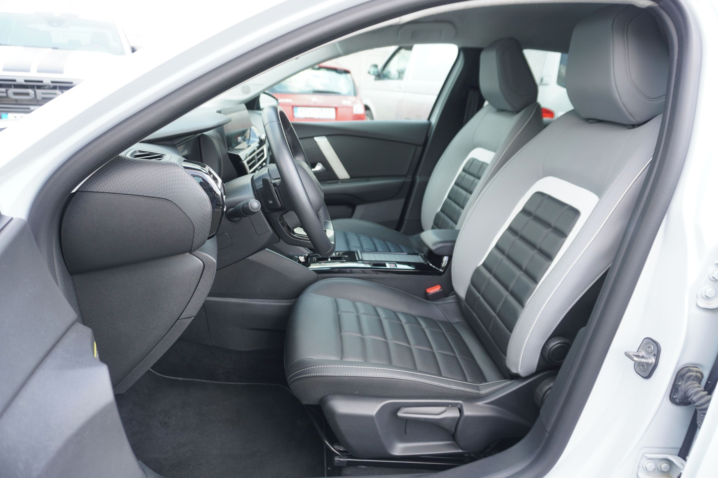Citroën C4, 1,2PT 130 EAT8 MAX - fotka 6