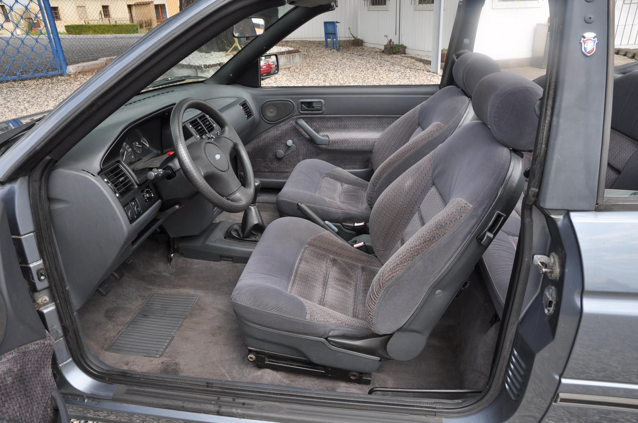 Ford Escort, 1.6EFi 77kW KABRIO - fotka 6