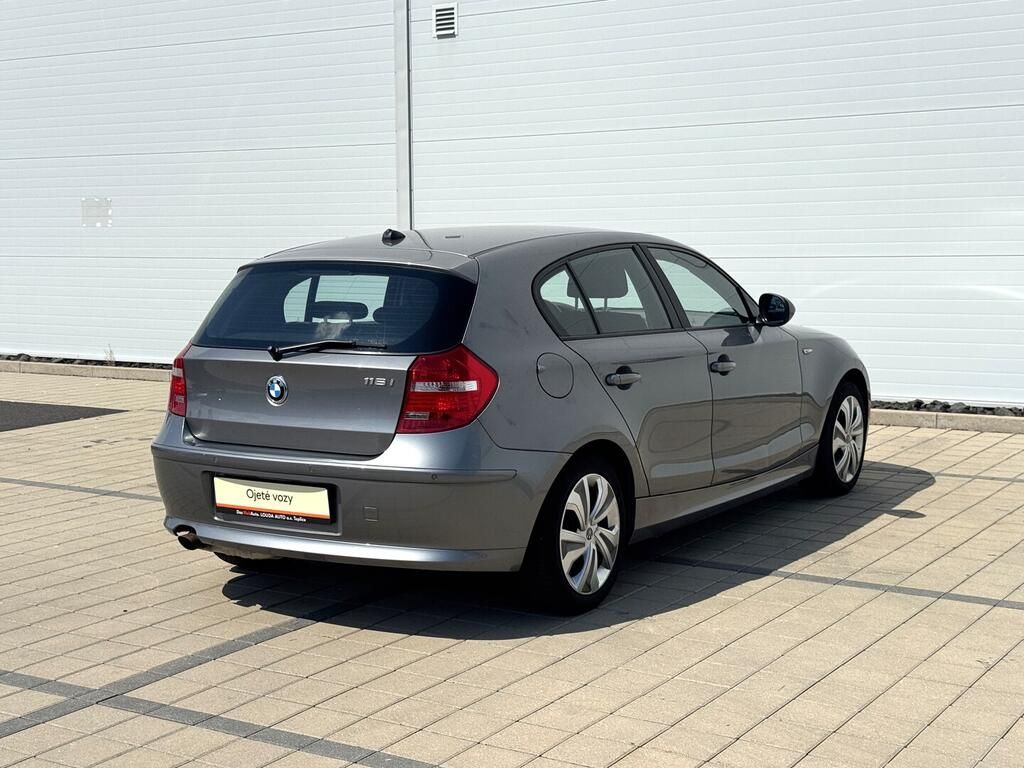 BMW Řada 1, 2.0 i 90 kW - fotka 5