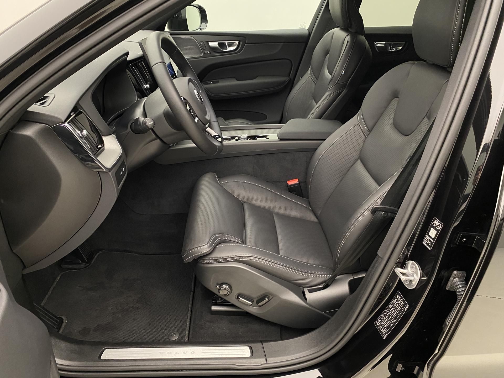 Volvo XC60, T6 AWD RECHARGE BLACK EDITION - fotka 3