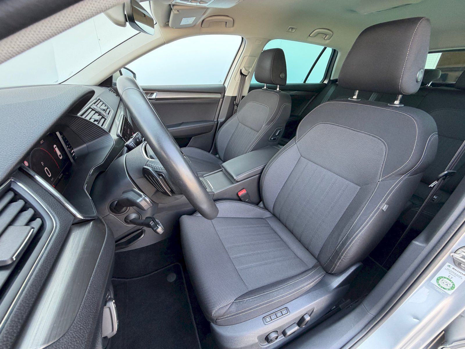 Škoda Superb, 2.0TDI 110kW DSG Style - fotka 6