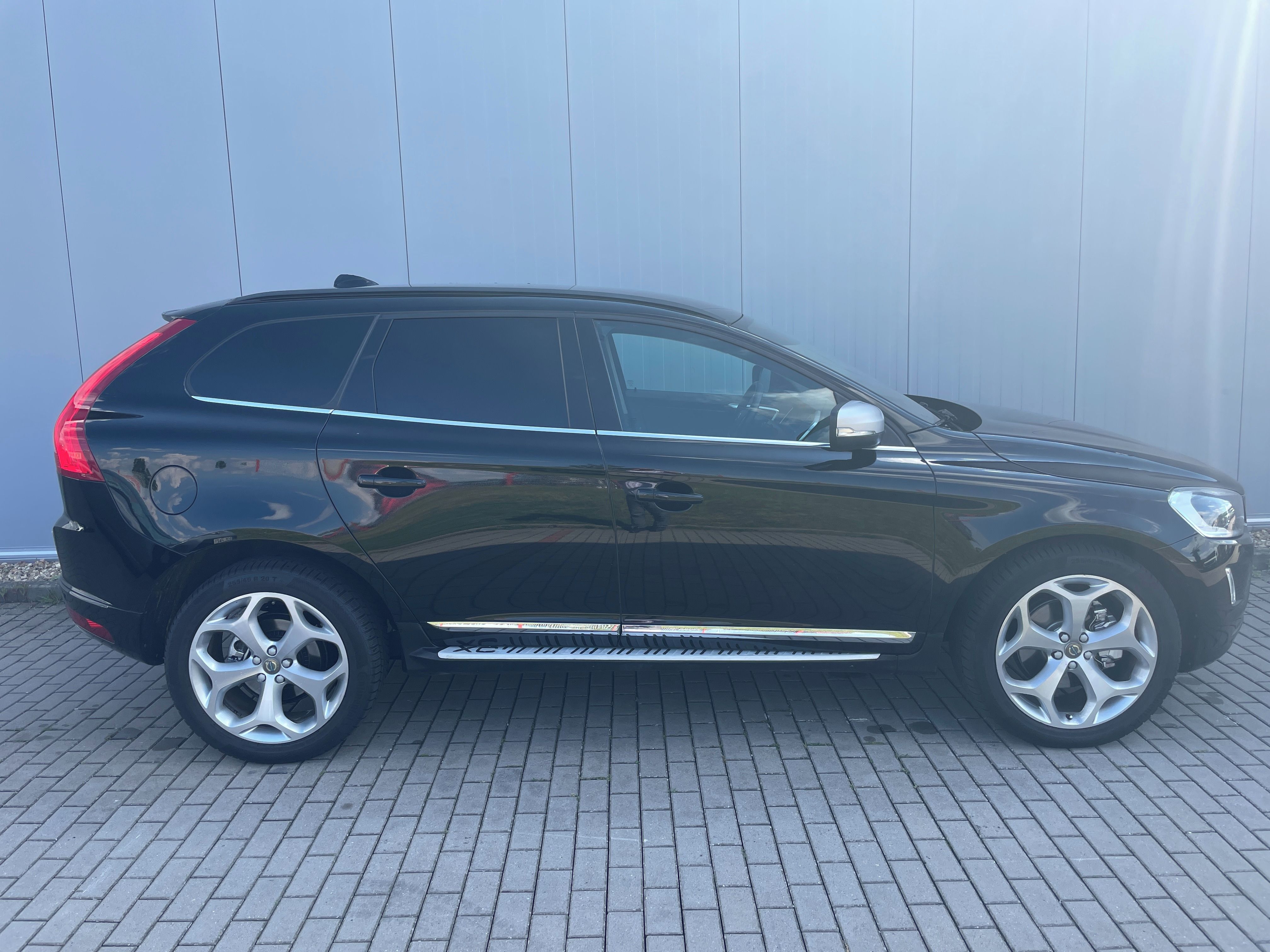 Volvo XC60, D4 AWD MOMENTUM Aut. - fotka 5