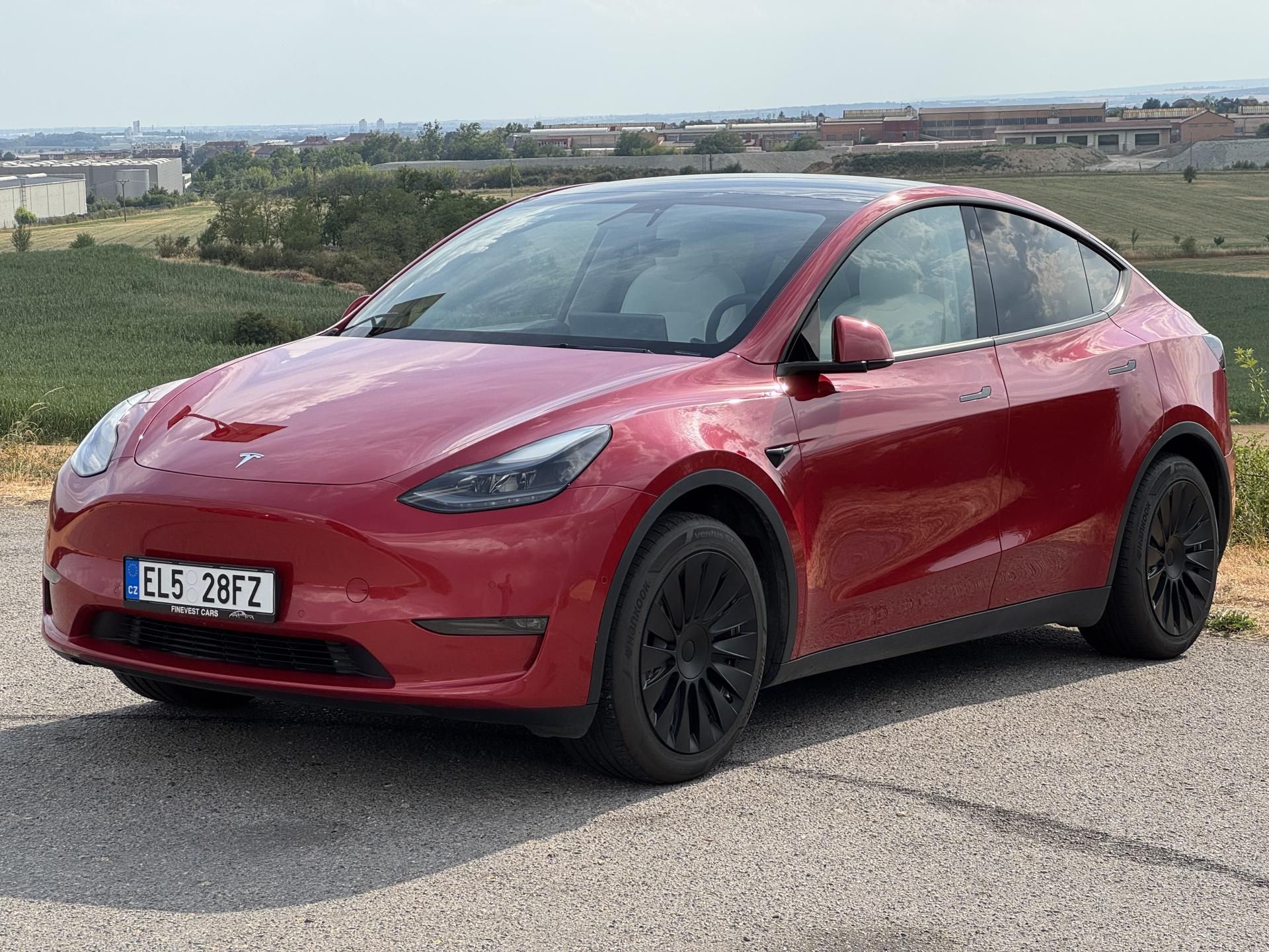 Tesla Model Y, LR AWD Tažné EAP Boost Bílý in