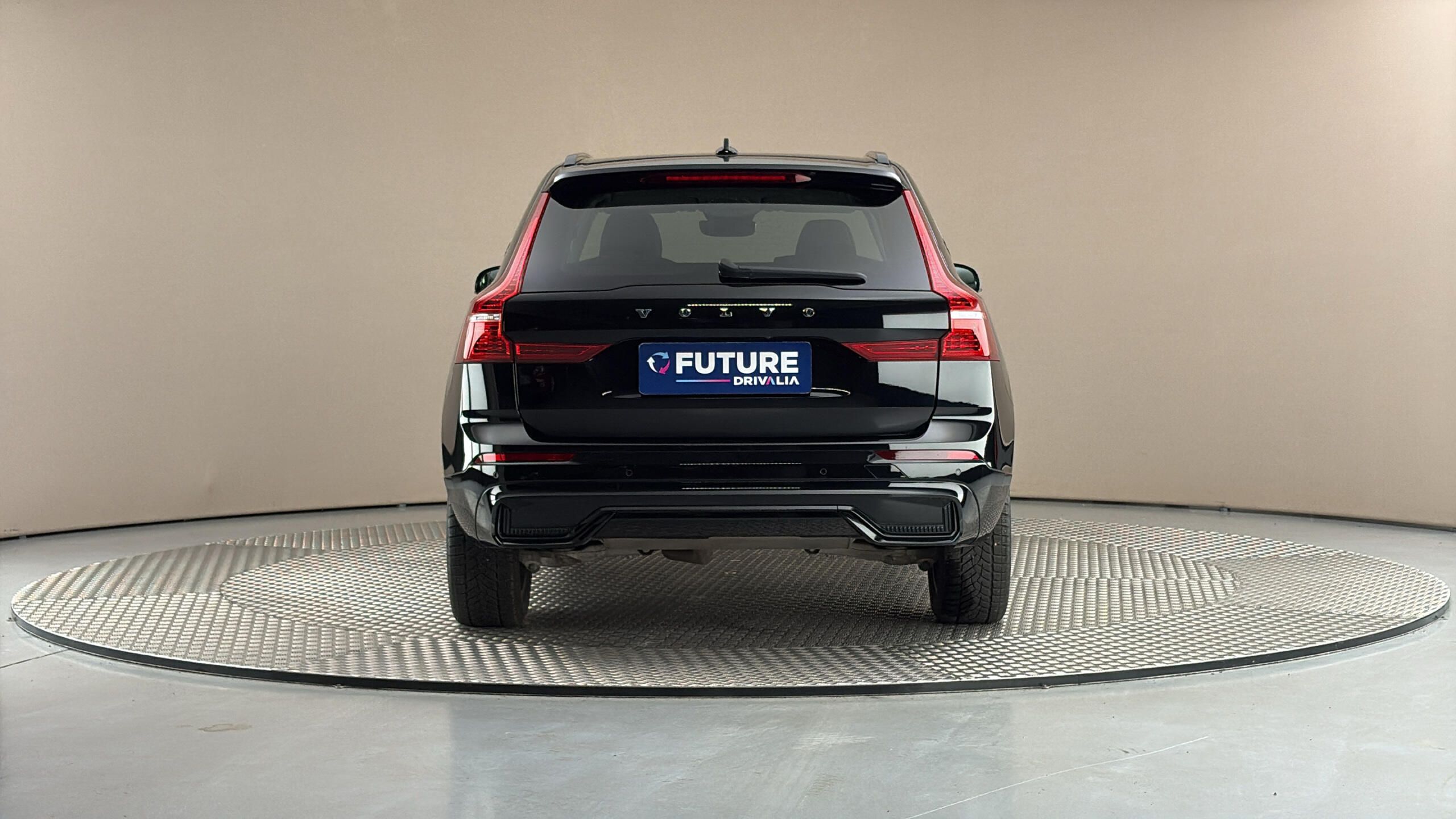 Volvo XC60, 2.0 B4 AUT AWD Plus Dark - fotka 5